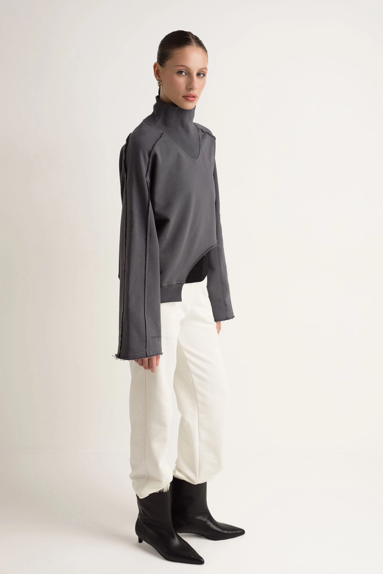 W-242-P-43-0006 свитшот the hills