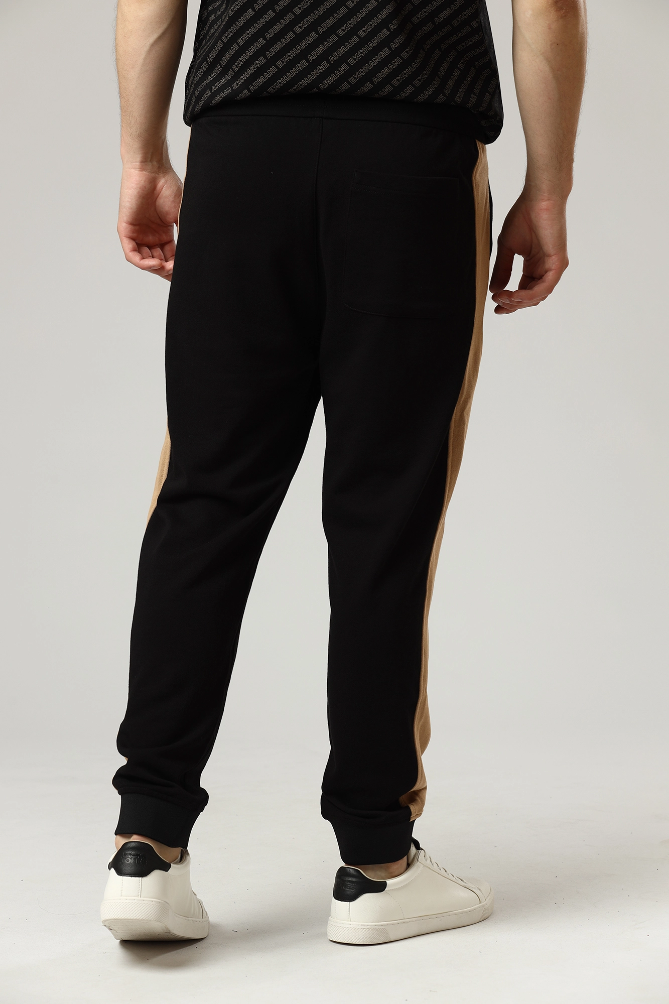 3LZP80_ZJ5CZ Брюки спортивные джоггеры Armani Exchange Черный