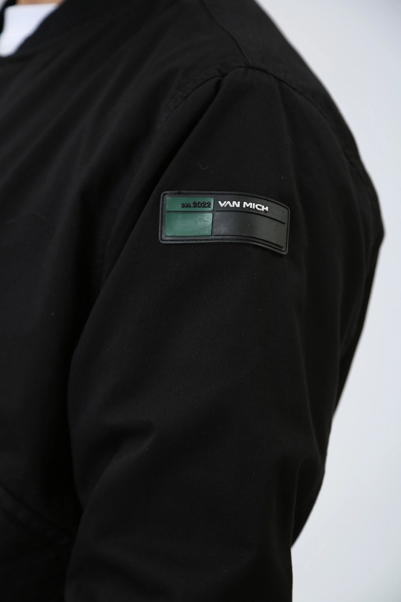 VM-231-46-006 Бомбер Van Mich Черный