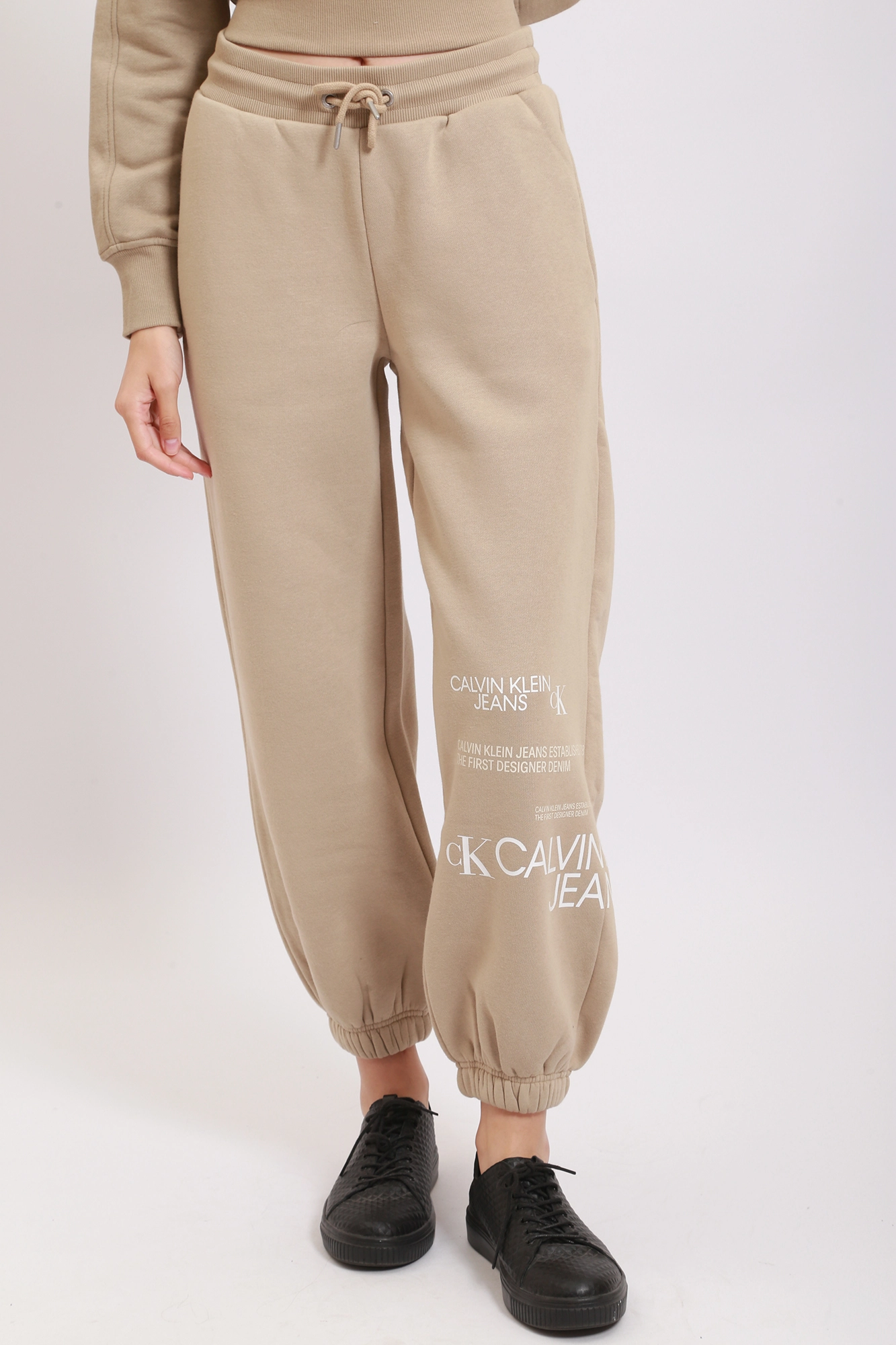 J20J216588 брюки спортивные calvin klein jeans 