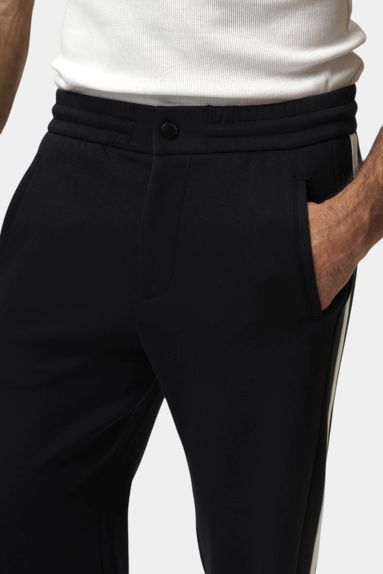 XM000589_AF10818 Брюки Armani Exchange 