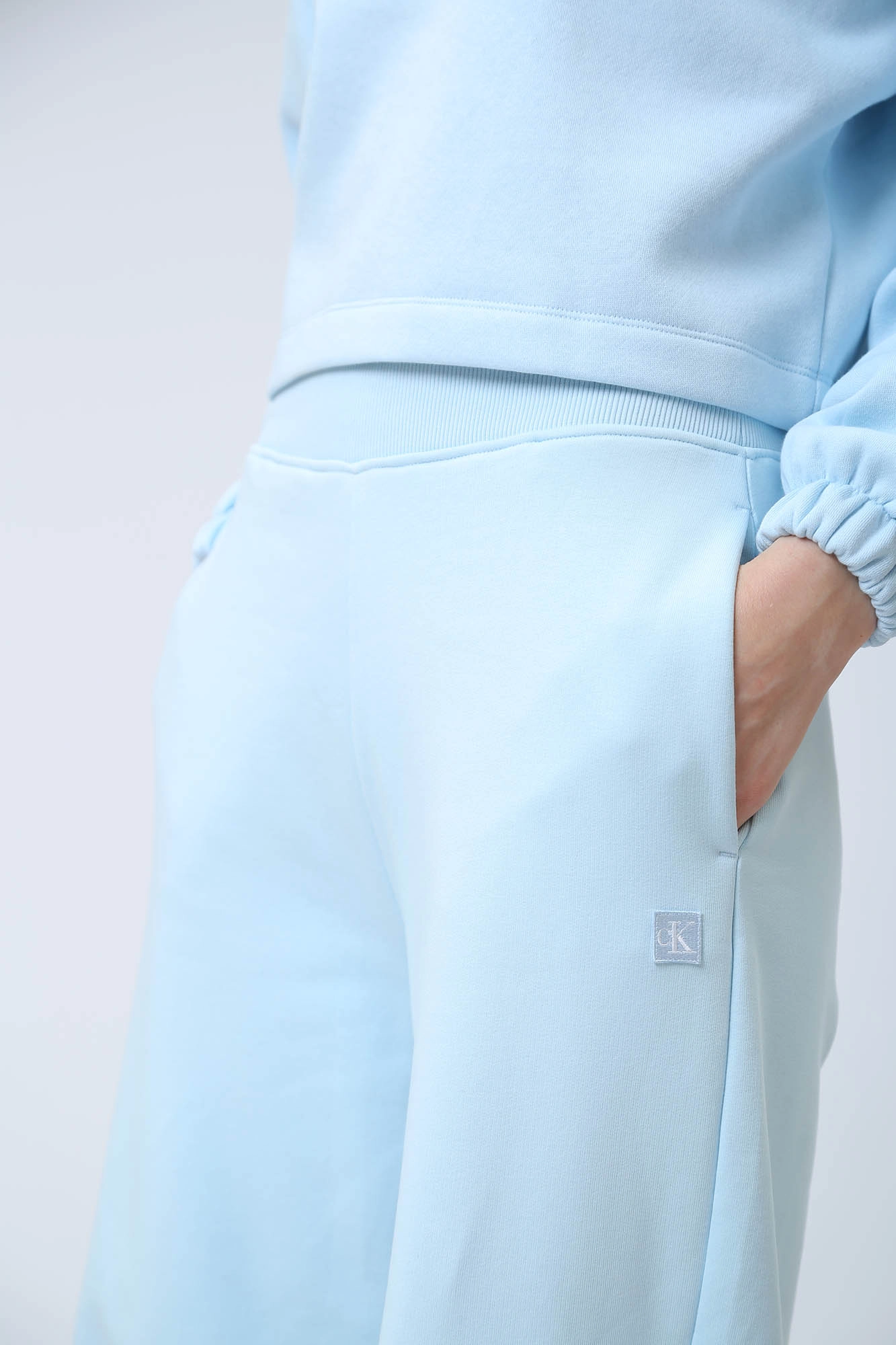 J20J222597 брюки calvin klein jeans 