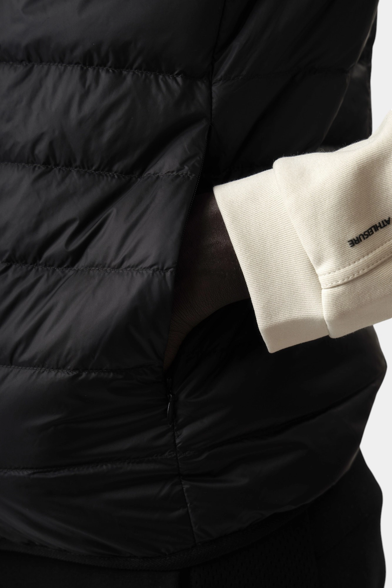 8NPQ06_PNGPZ Жилет EA7 Черный