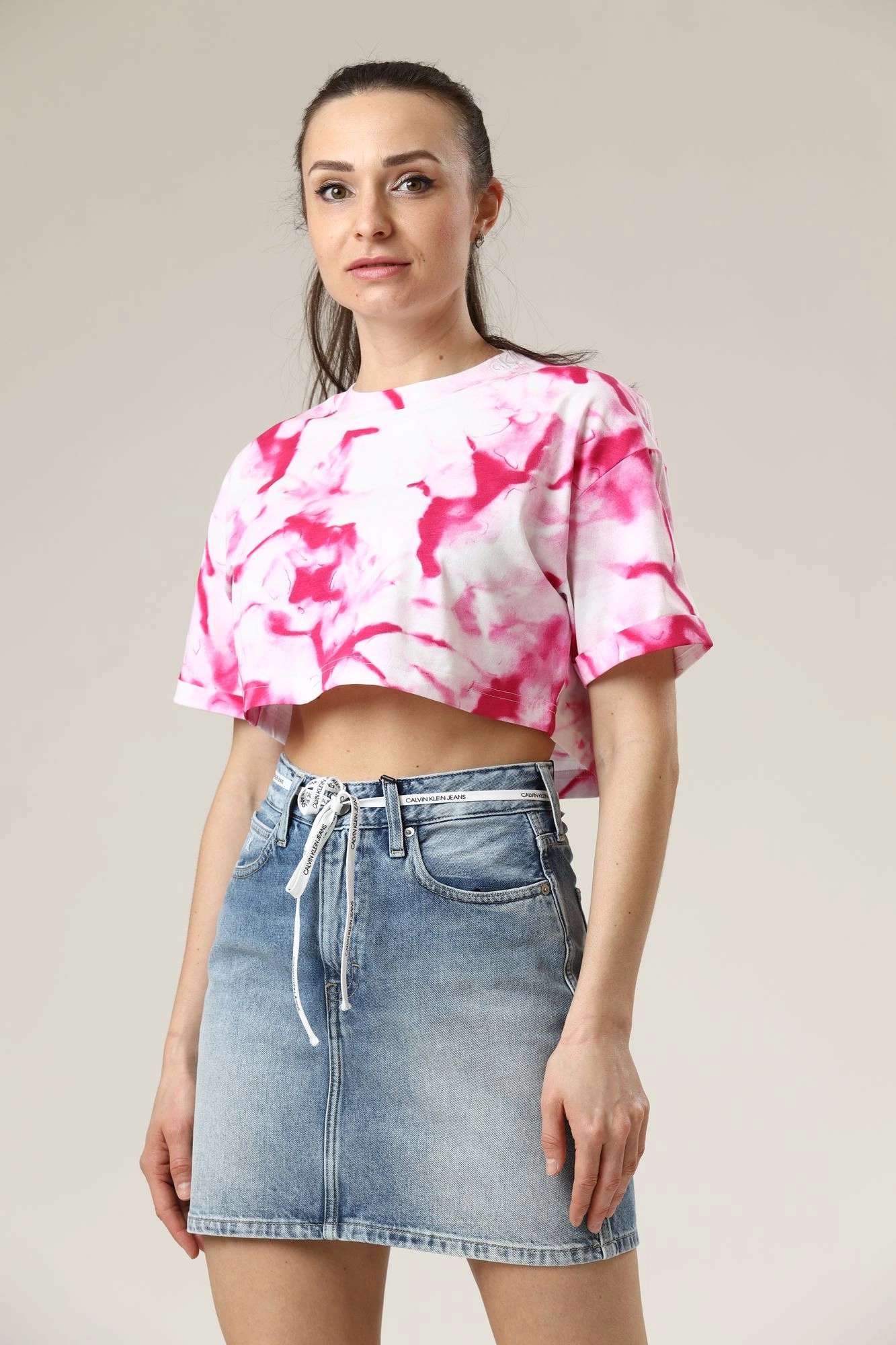 J20J215634_ футболка кроп-топ calvin klein jeans calvin klein jeans 