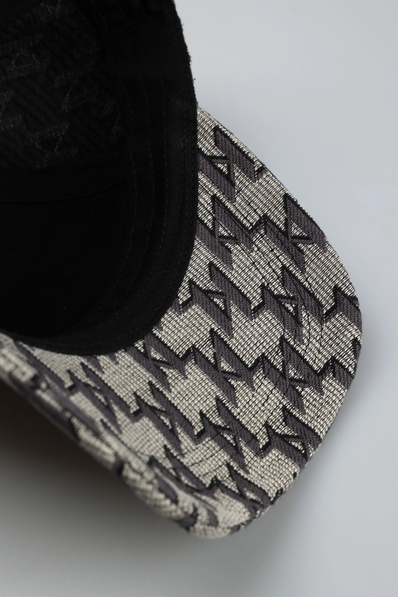 216W3414 Кепка Karl Lagerfeld Серый