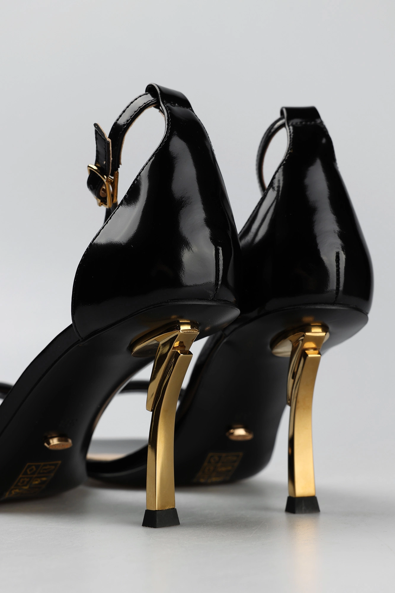 21130-2101 Босоножки Graciana Черный