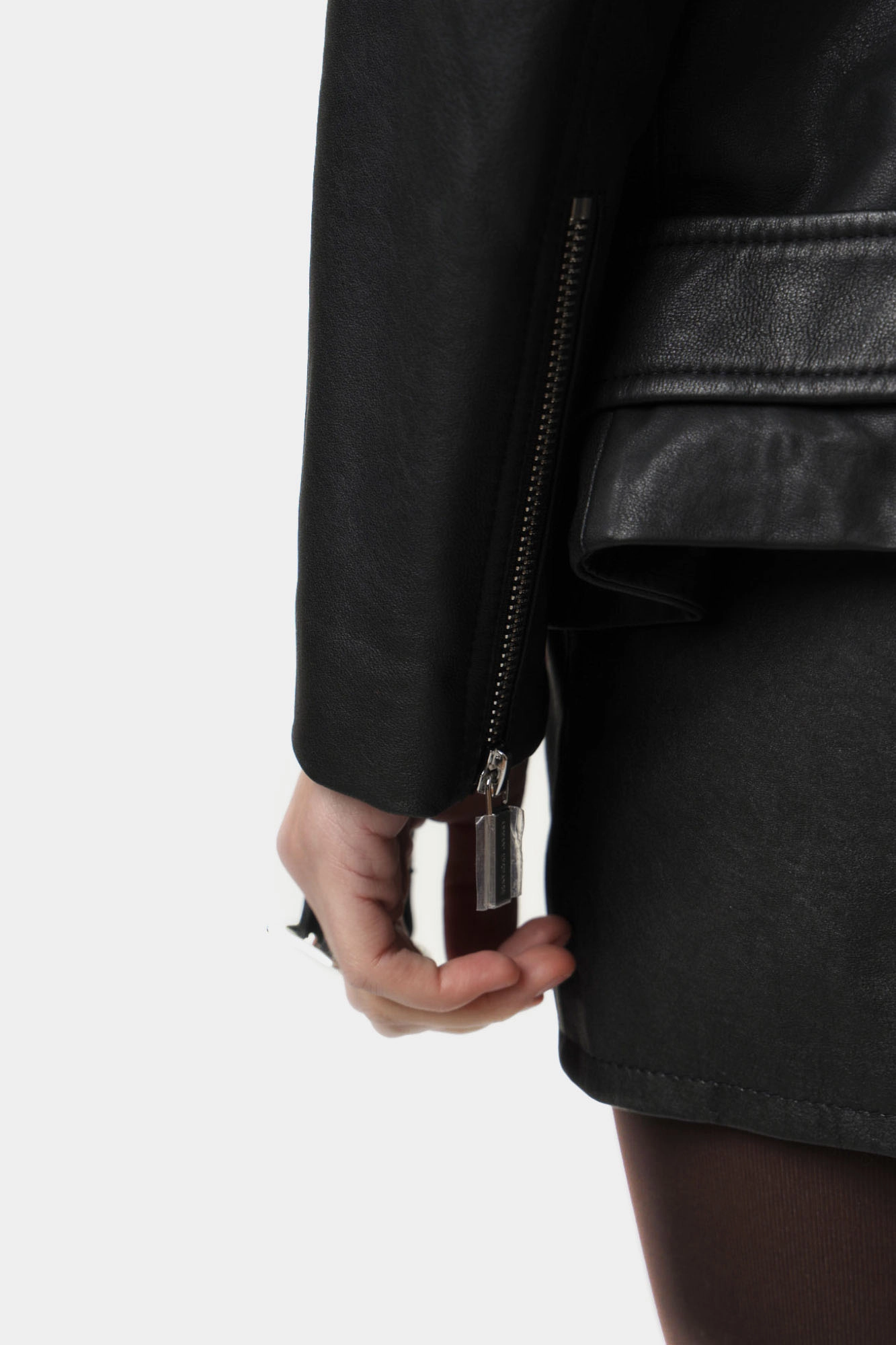 XW000218_AF10854 куртка кожаная armani exchange 