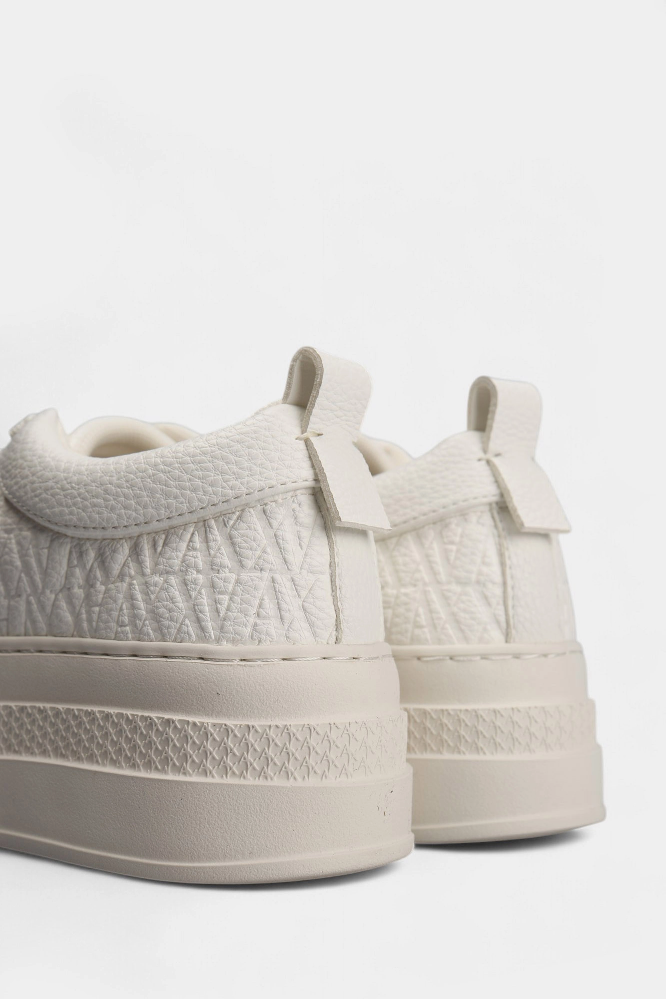 XW001630_AF17351 Кеды Armani Exchange Белый