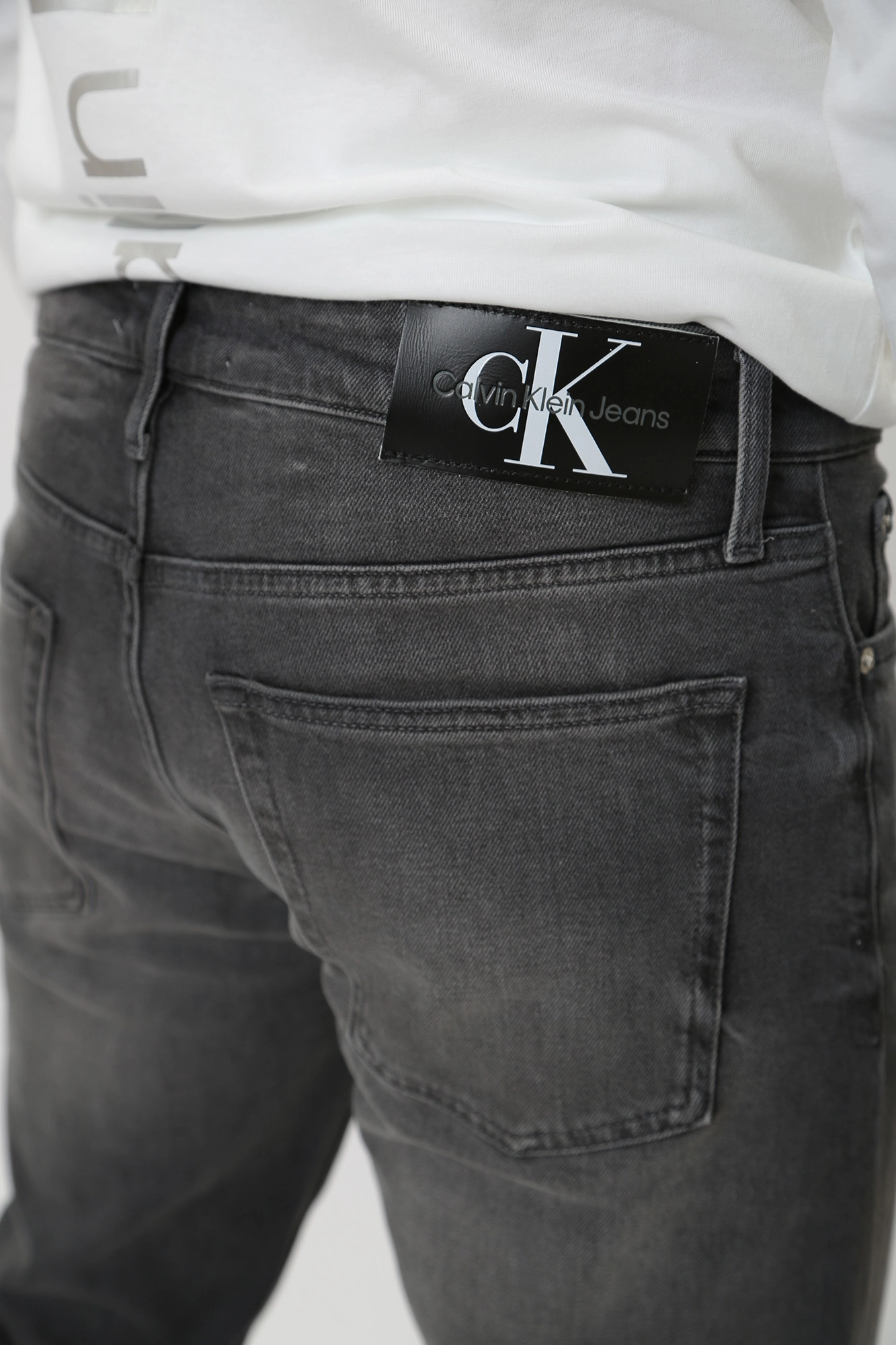 J30J323349 Брюки джинсовые Calvin Klein Jeans  Calvin Klein Jeans Серый