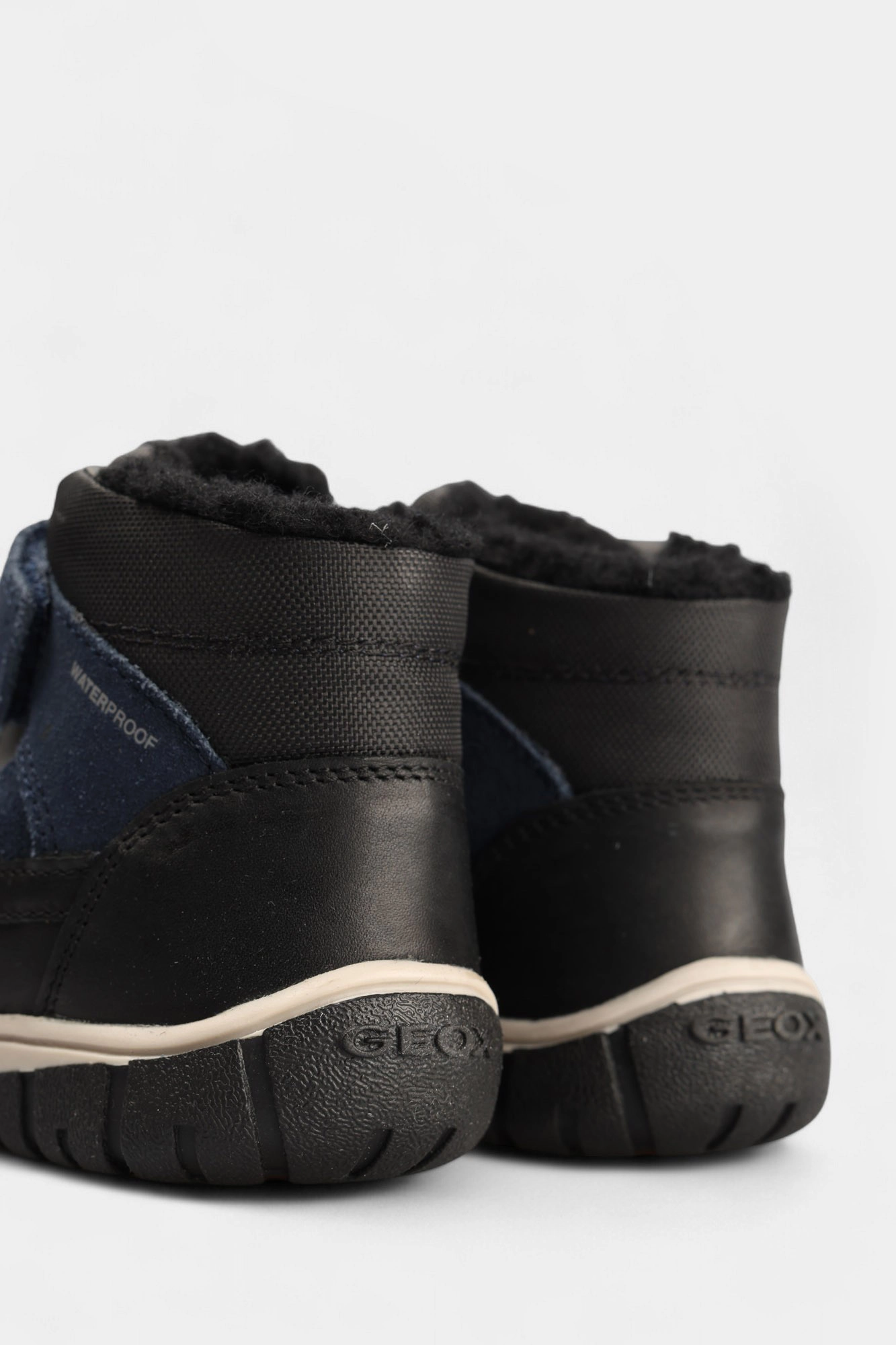 B462DC04322 Ботинки Geox Черный