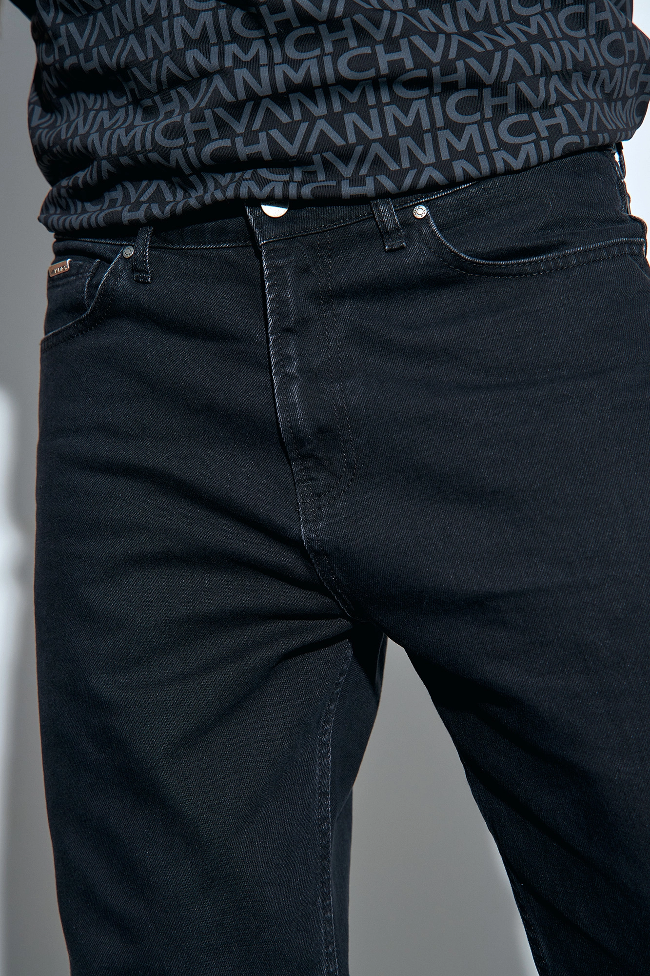VM-232-33-014 Джинсы Regular Taper Van Mich Черный