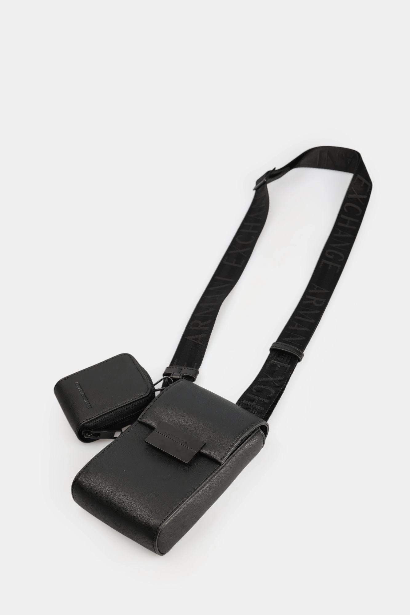 XM001617_AF17209 Сумка для телефона Armani Exchange Черный