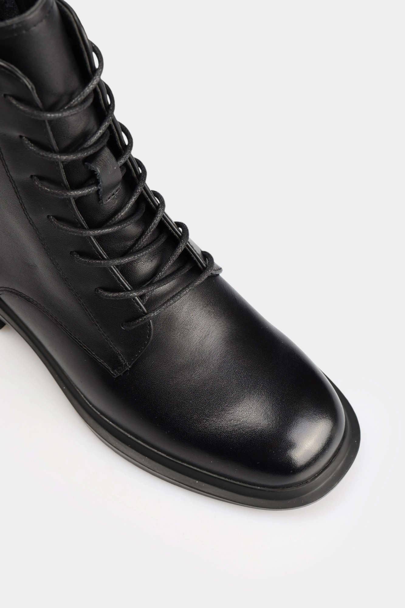 MC21860-WT Ботинки Marc Cony Черный