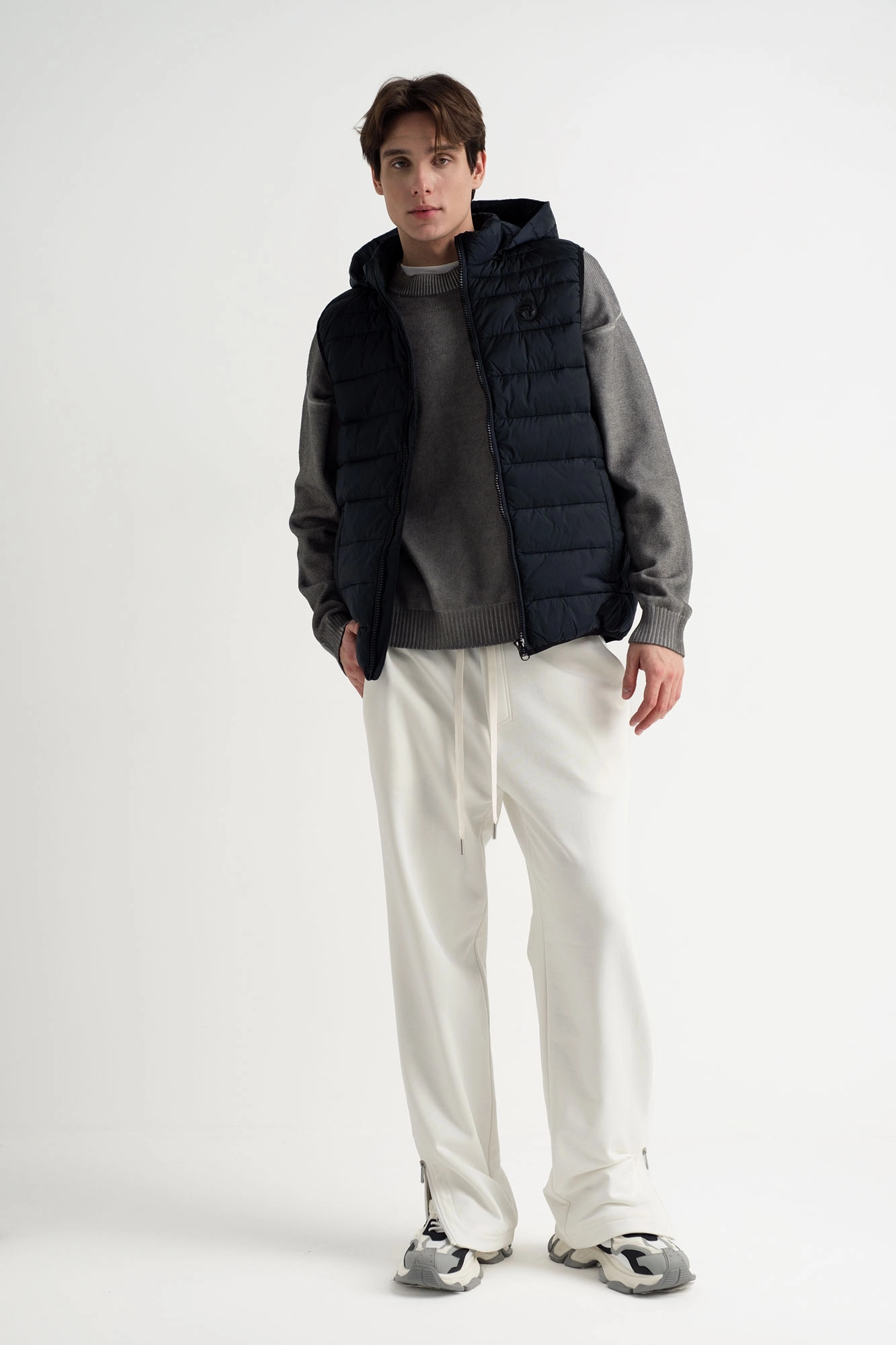 M-242-KT-34-5001 Жилет The Hills Черный