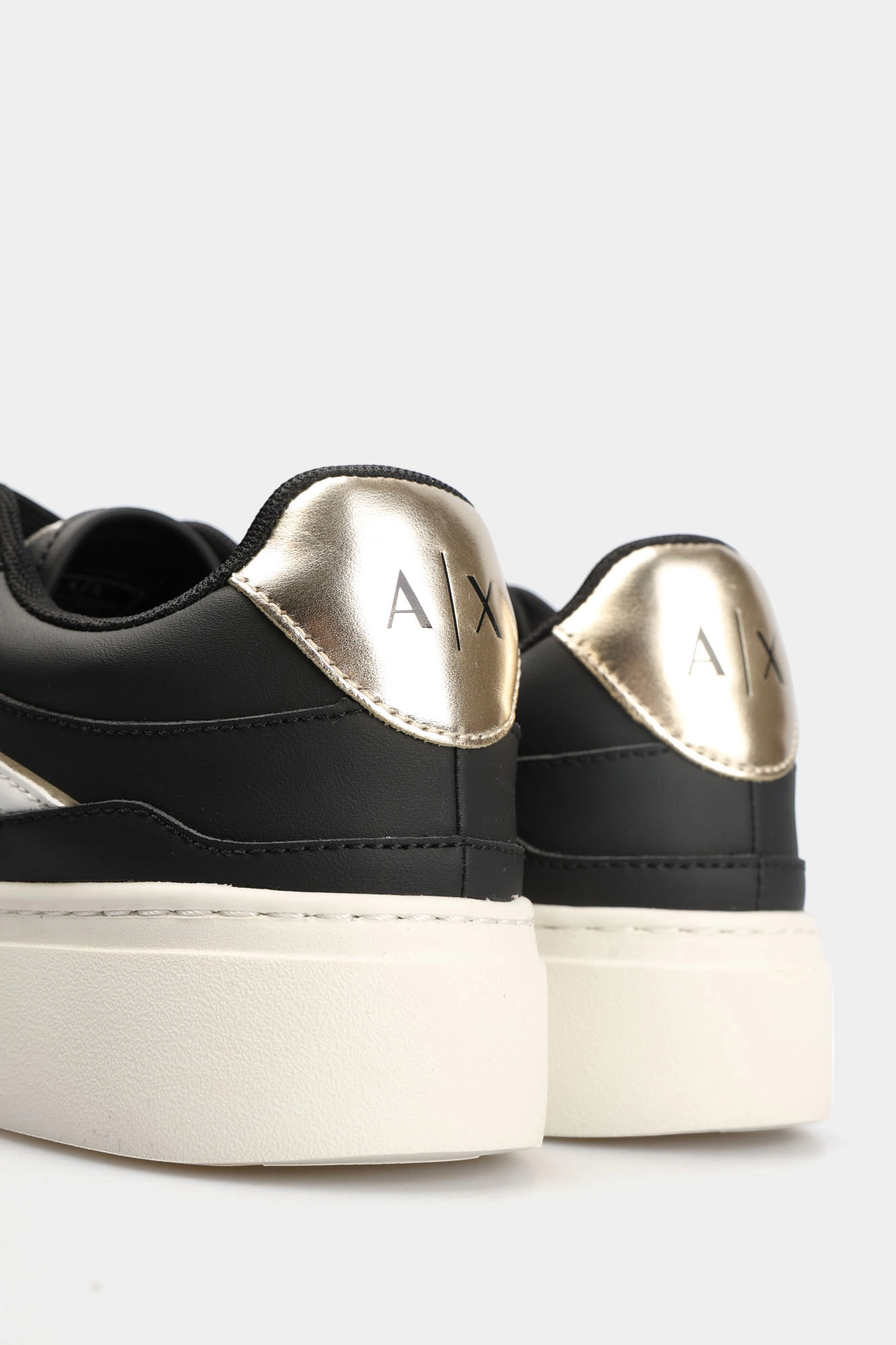 XDX147_XV830 Кеды Armani Exchange Черный