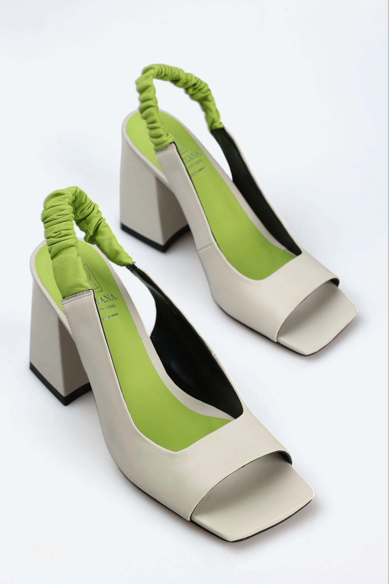 GR2332-4 Босоножки Graciana Белый