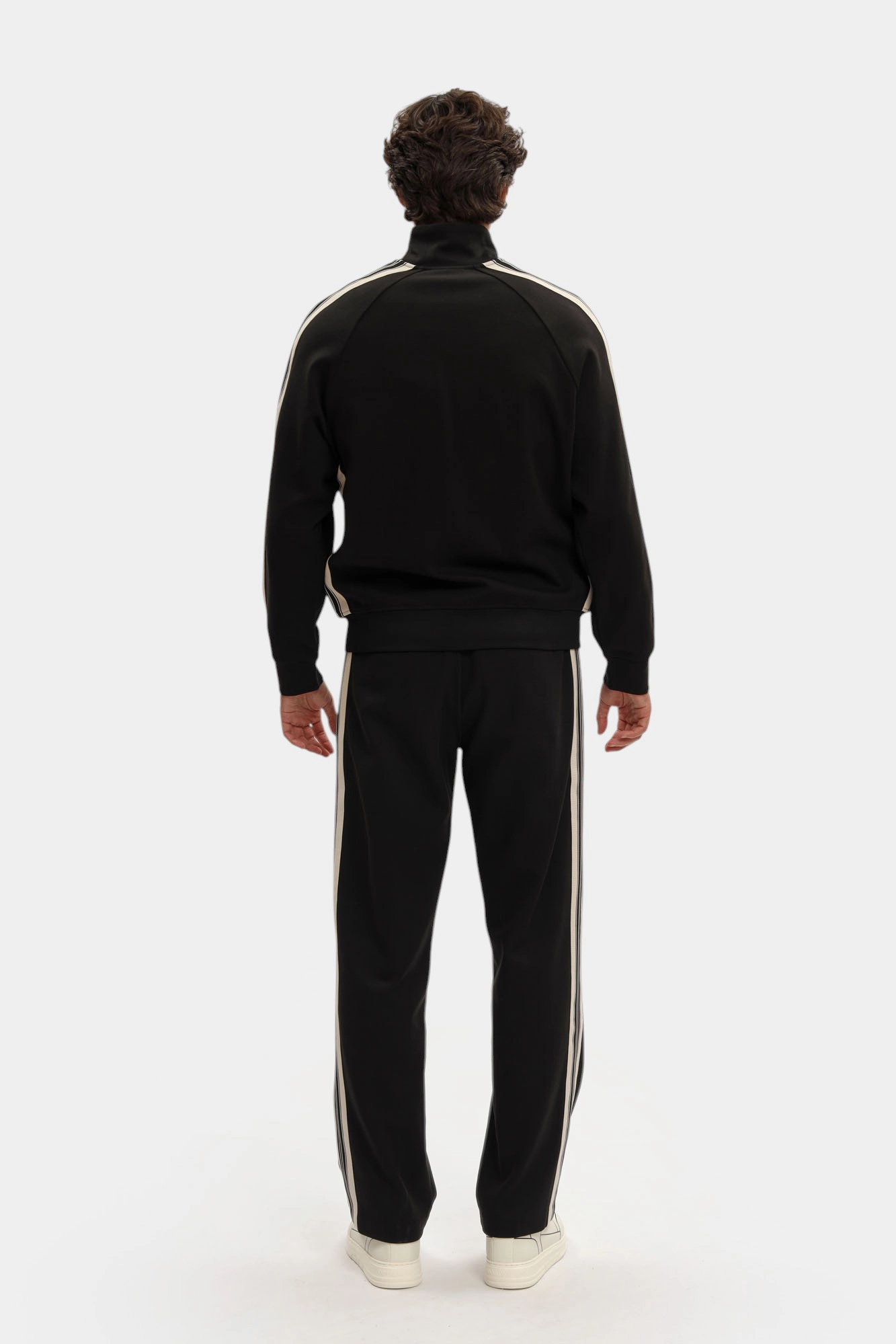 EM002872_ AF13488 Тректоп Emporio Armani Черный