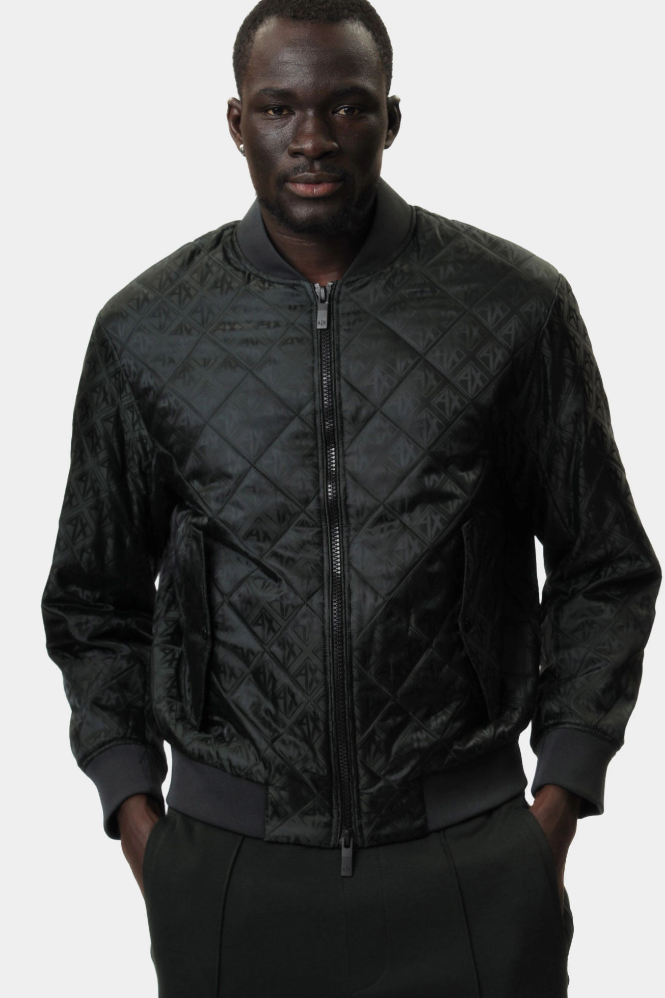 XM000137_AF11895 Бомбер Armani Exchange Хаки