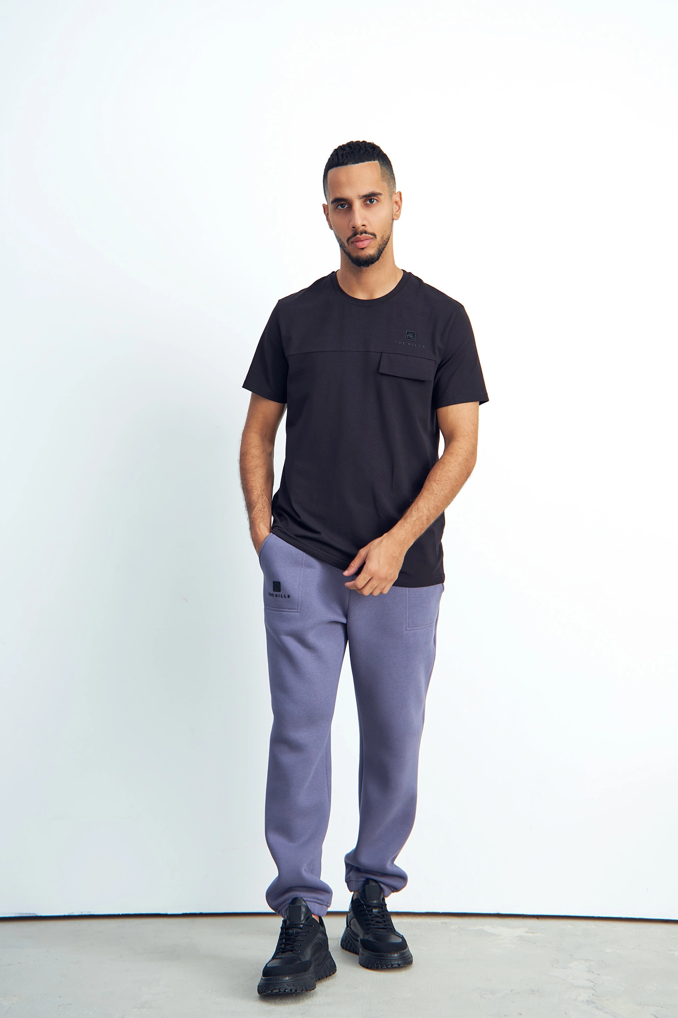 M-232-P-22-0051 Футболка The Hills Черный