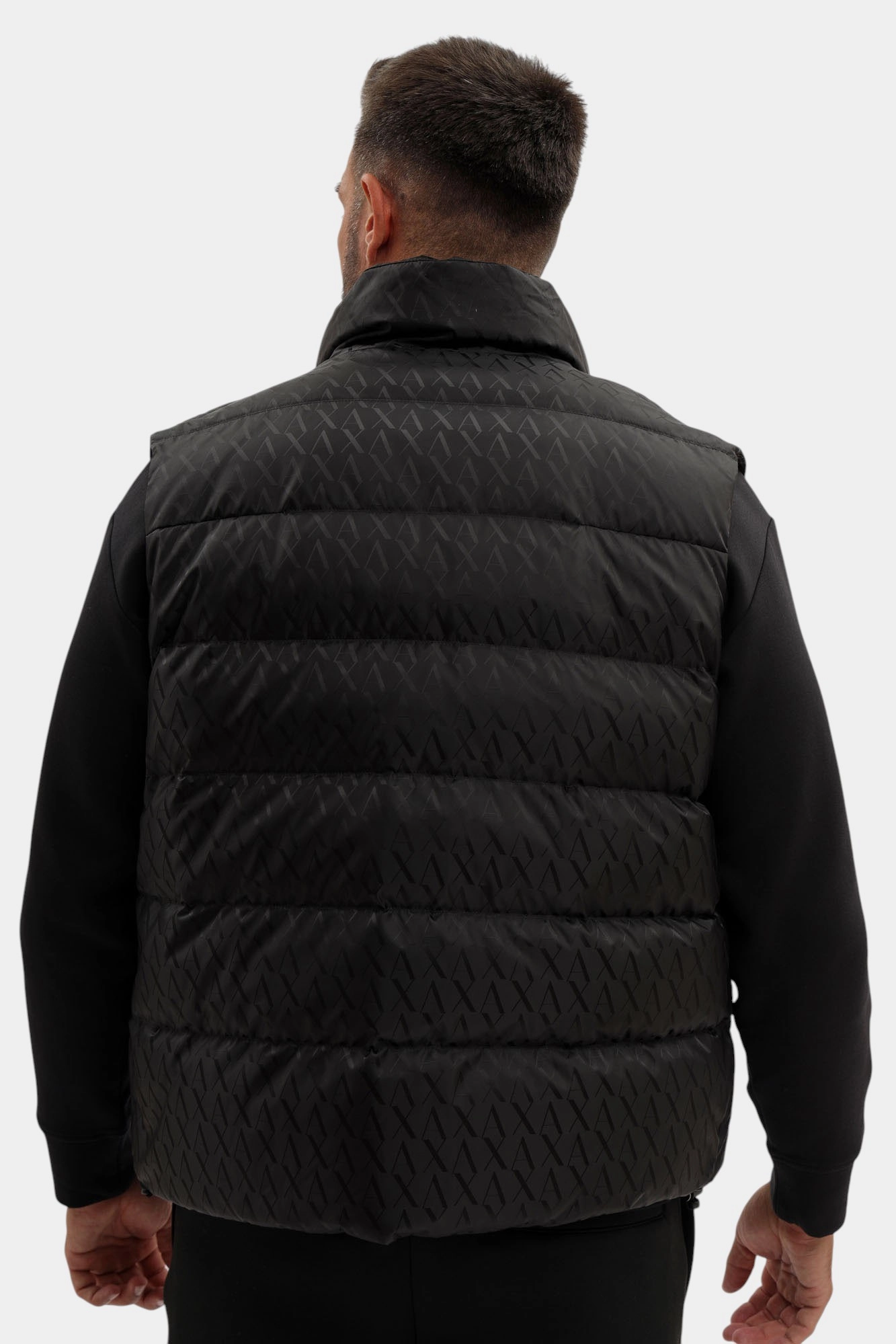 XM001581_AF16628 Жилет пуховый Armani Exchange Черный