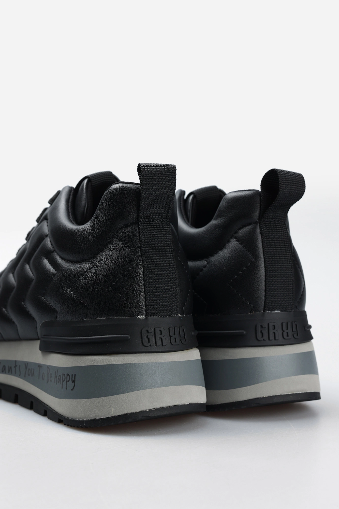 QS07-C203 Кроссовки Graciana Черный