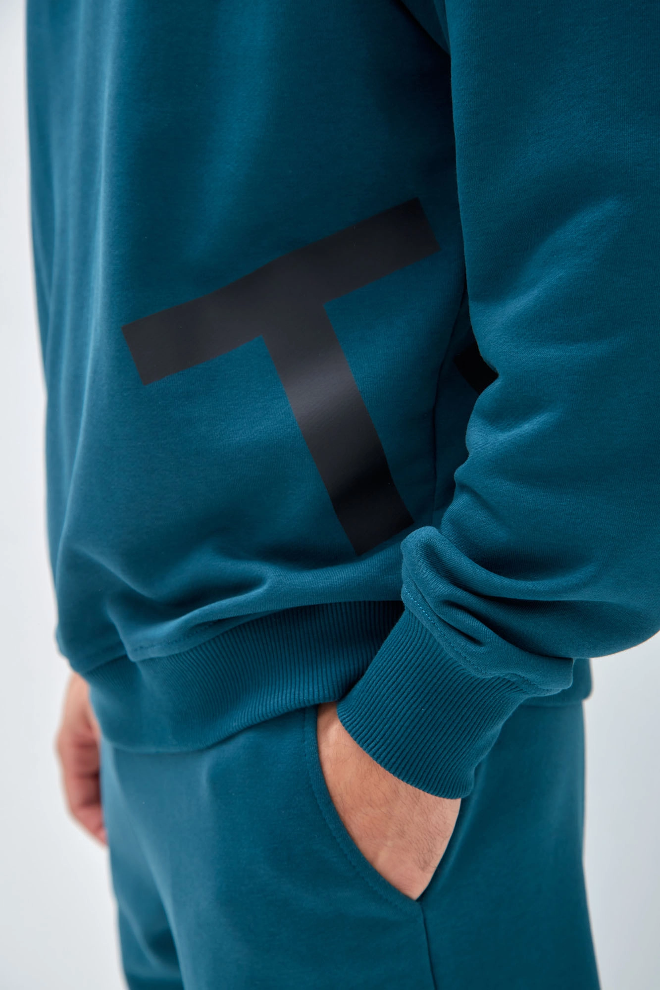 M-241-P-20-0060 Свитшот The Hills Зеленый