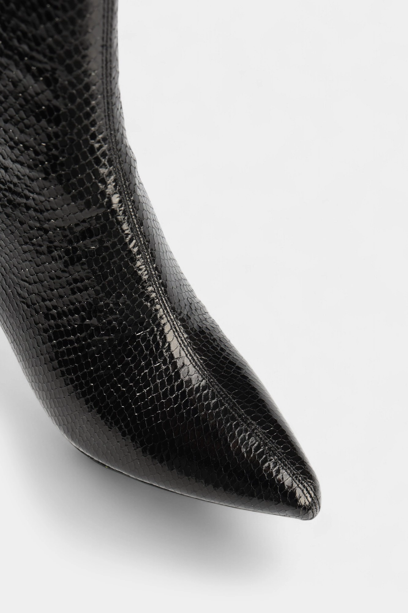 D56YBB000KY Ботильоны Geox Черный