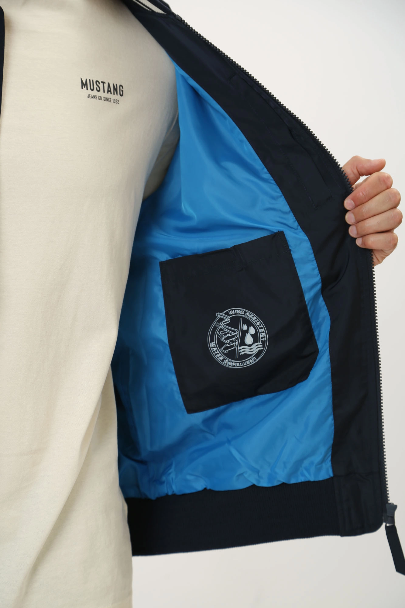 1015603 Ветровка Mustang Синий