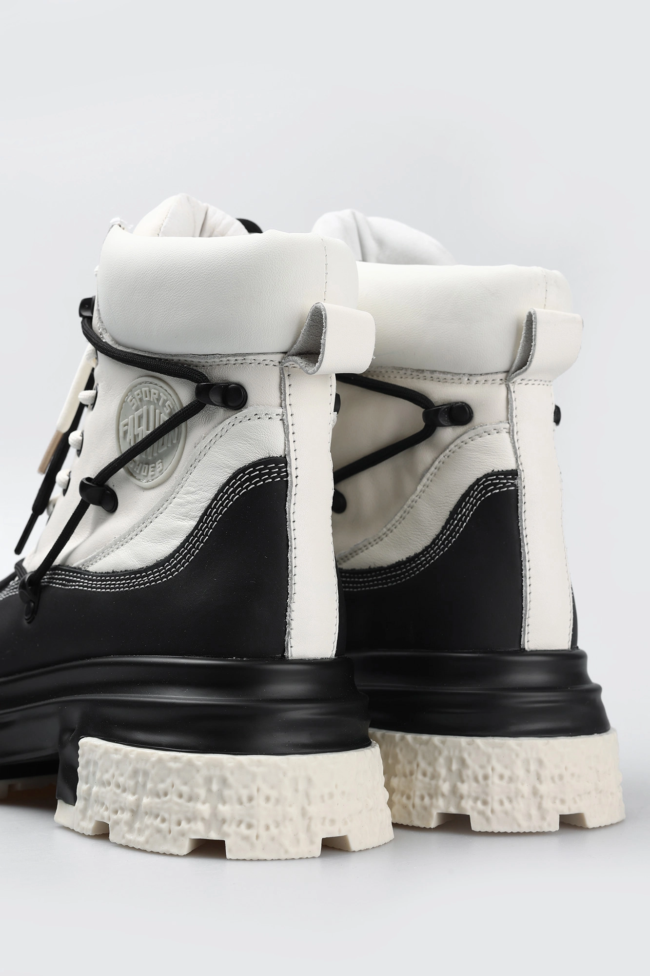 MC15822-WL/8 нат.кожа Ботинки жен кожа рис. Ботинки Marc Cony Белый