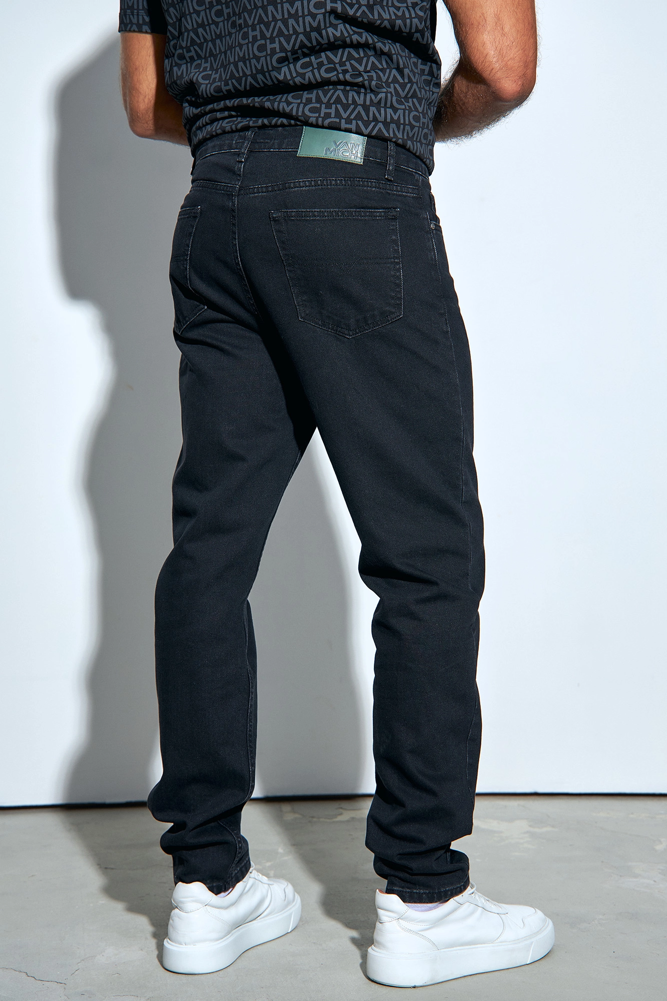 VM-232-33-014 Джинсы Regular Taper Van Mich Черный