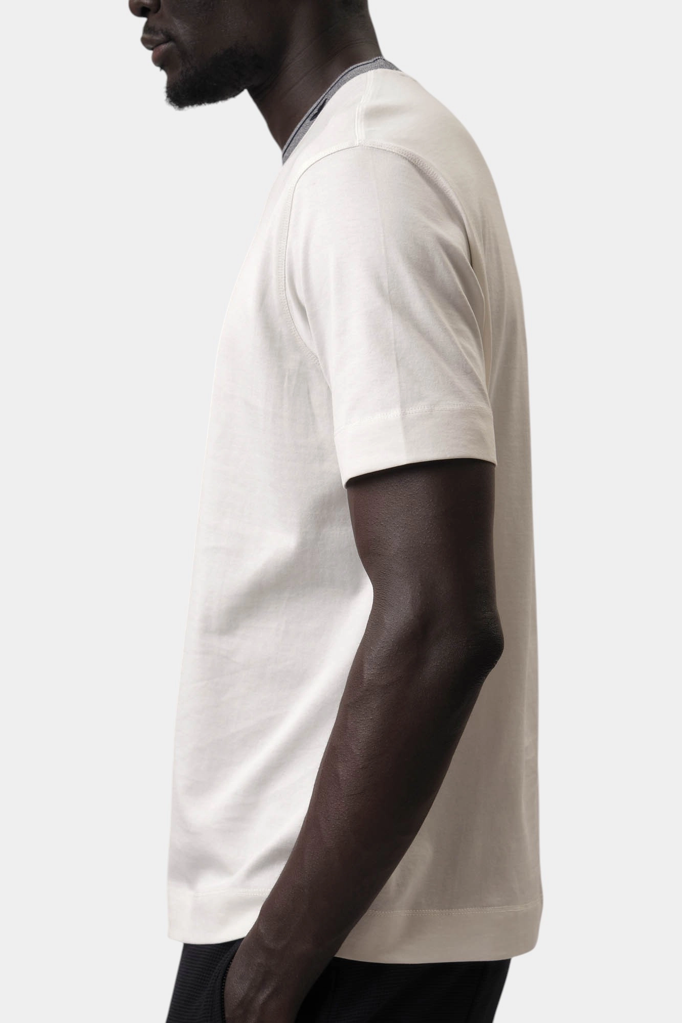 EM000853_AF12926 Футболка Emporio Armani Белый