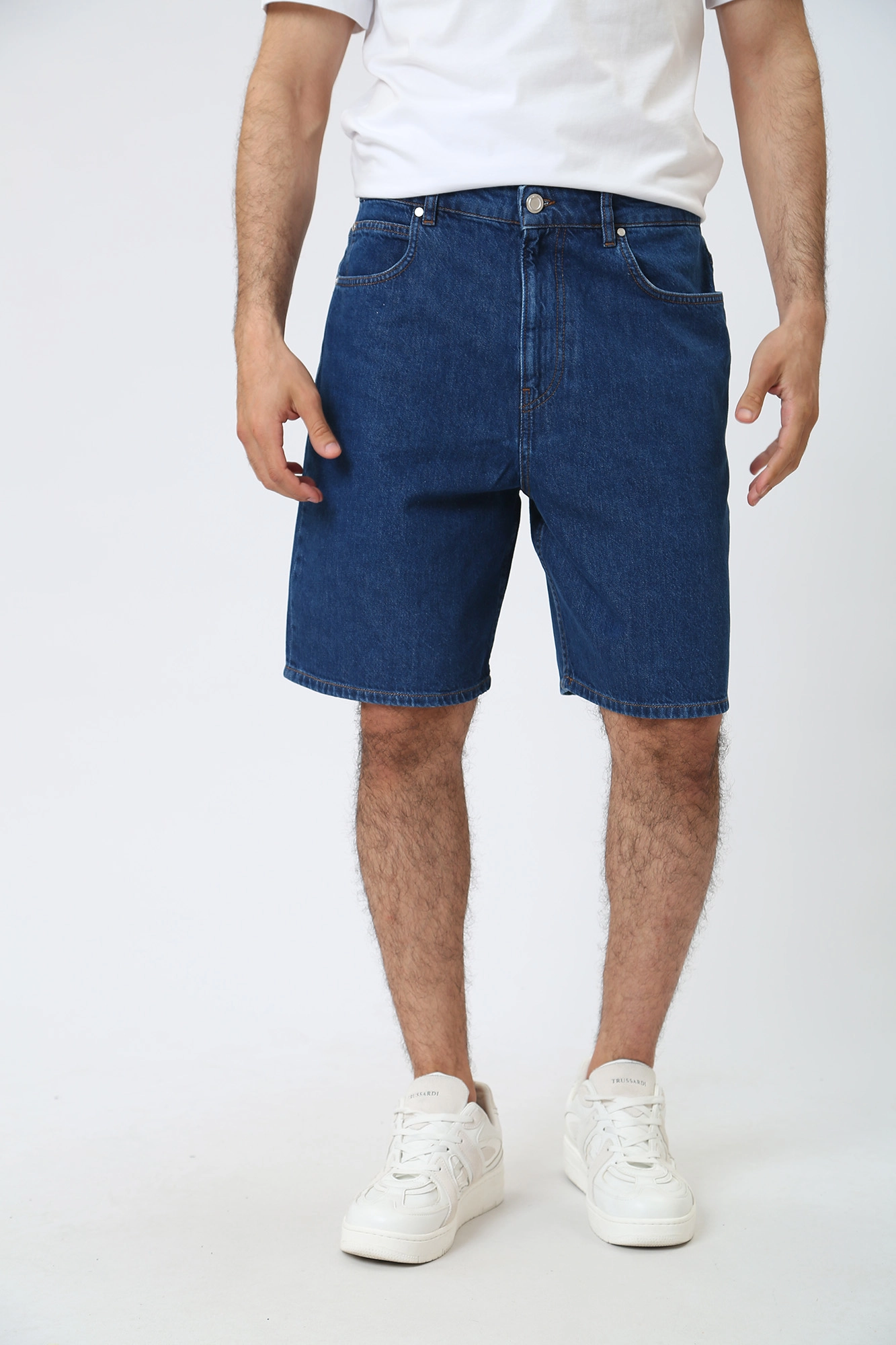 52J00132-1T006244-C-002 Шорты джинсовые Trussardi Синий