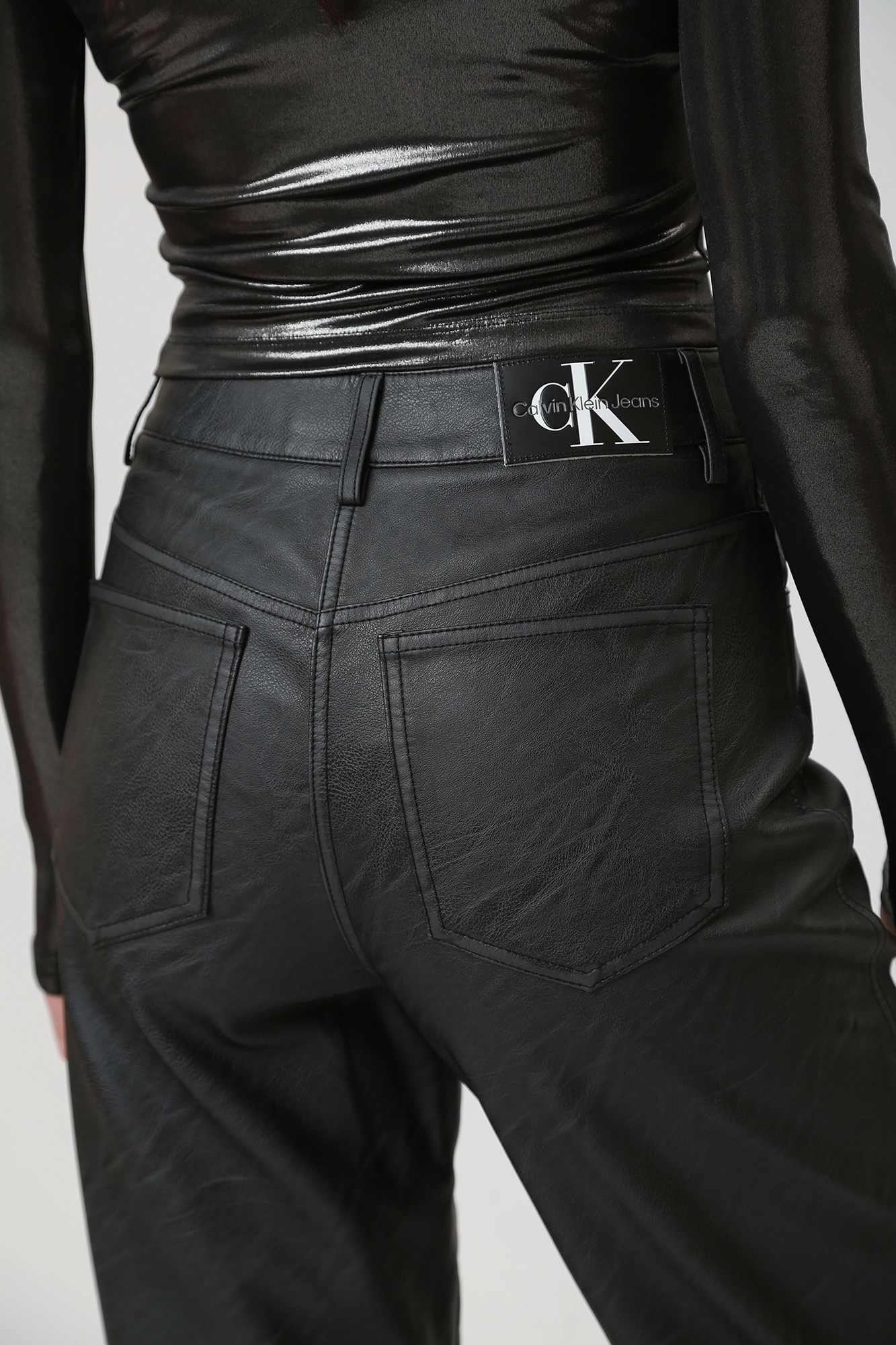 J20J222552 брюки calvin klein jeans 