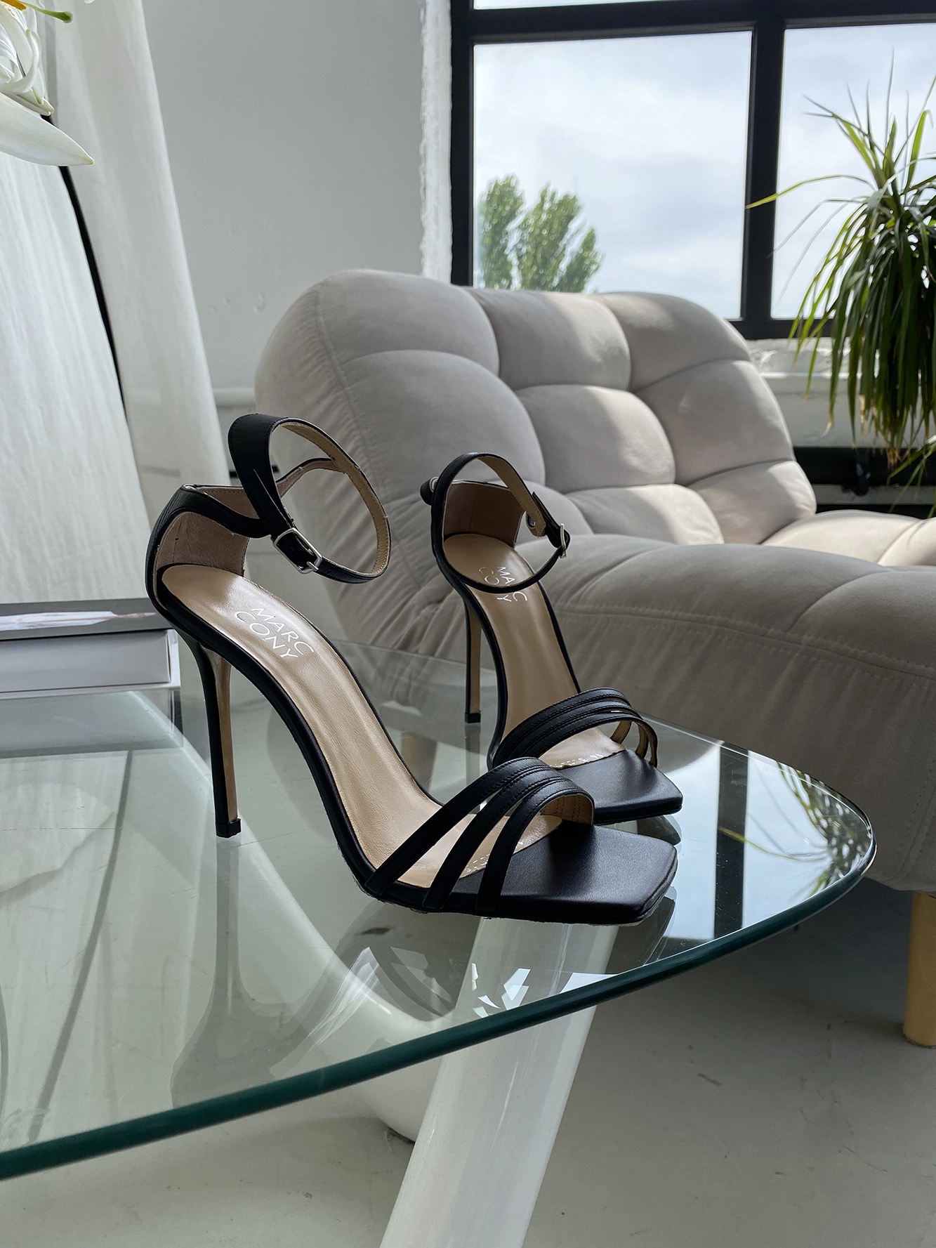 16-320D-18 Босоножки Marc Cony Черный