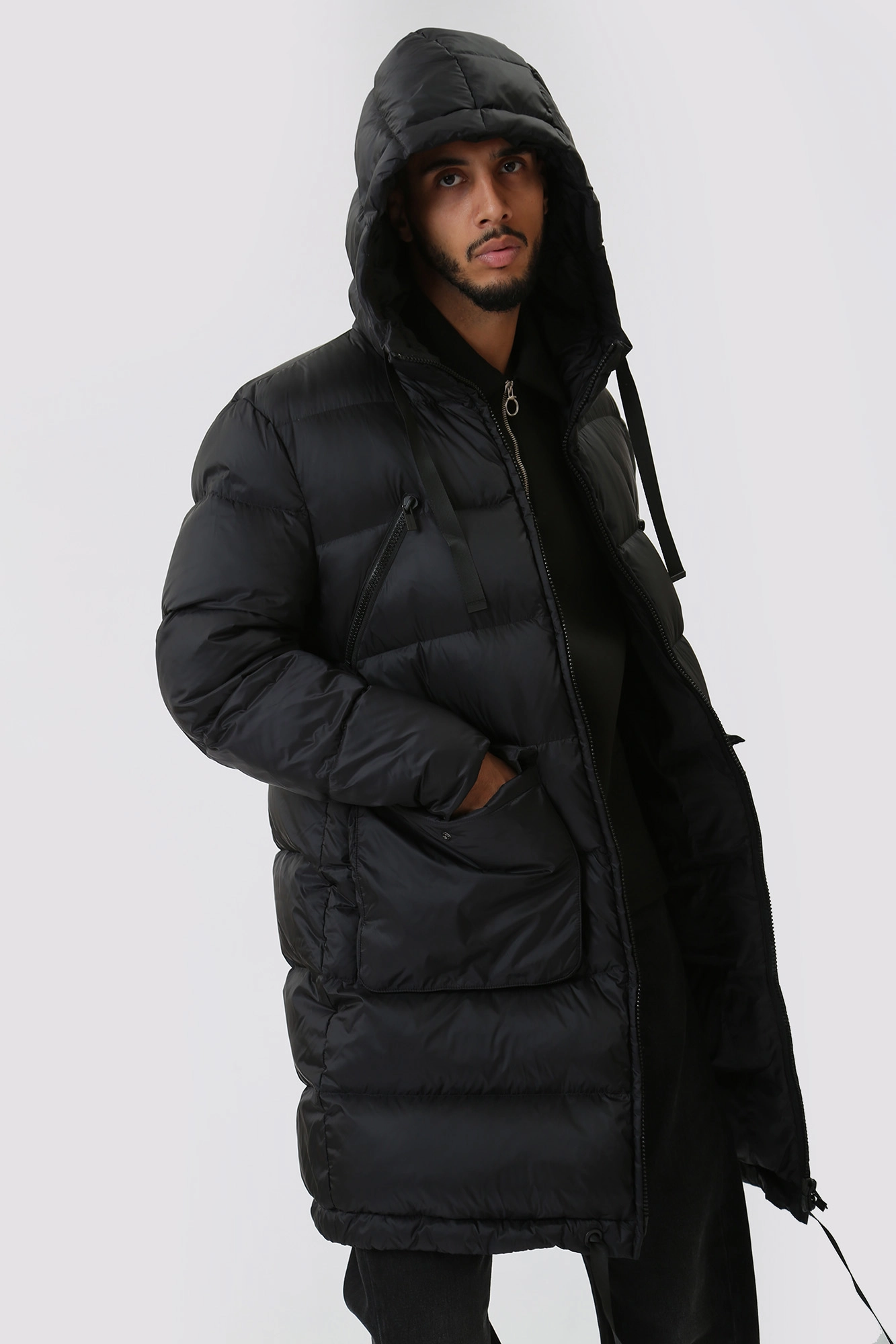 52S00976-1T006318 Пальто пуховое Trussardi Черный