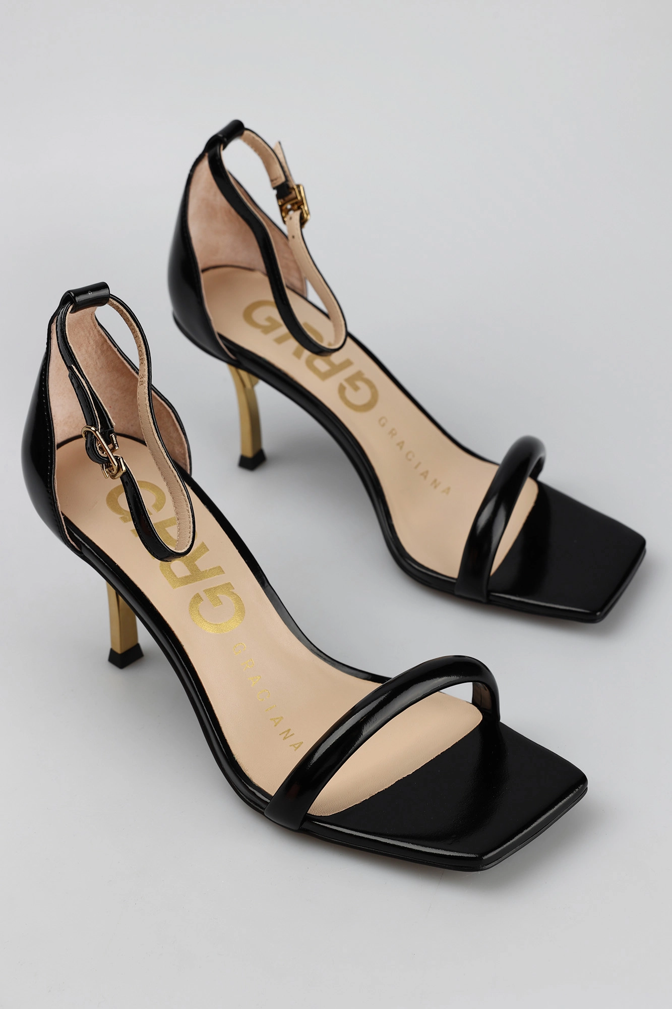 21130-2101 Босоножки Graciana Черный