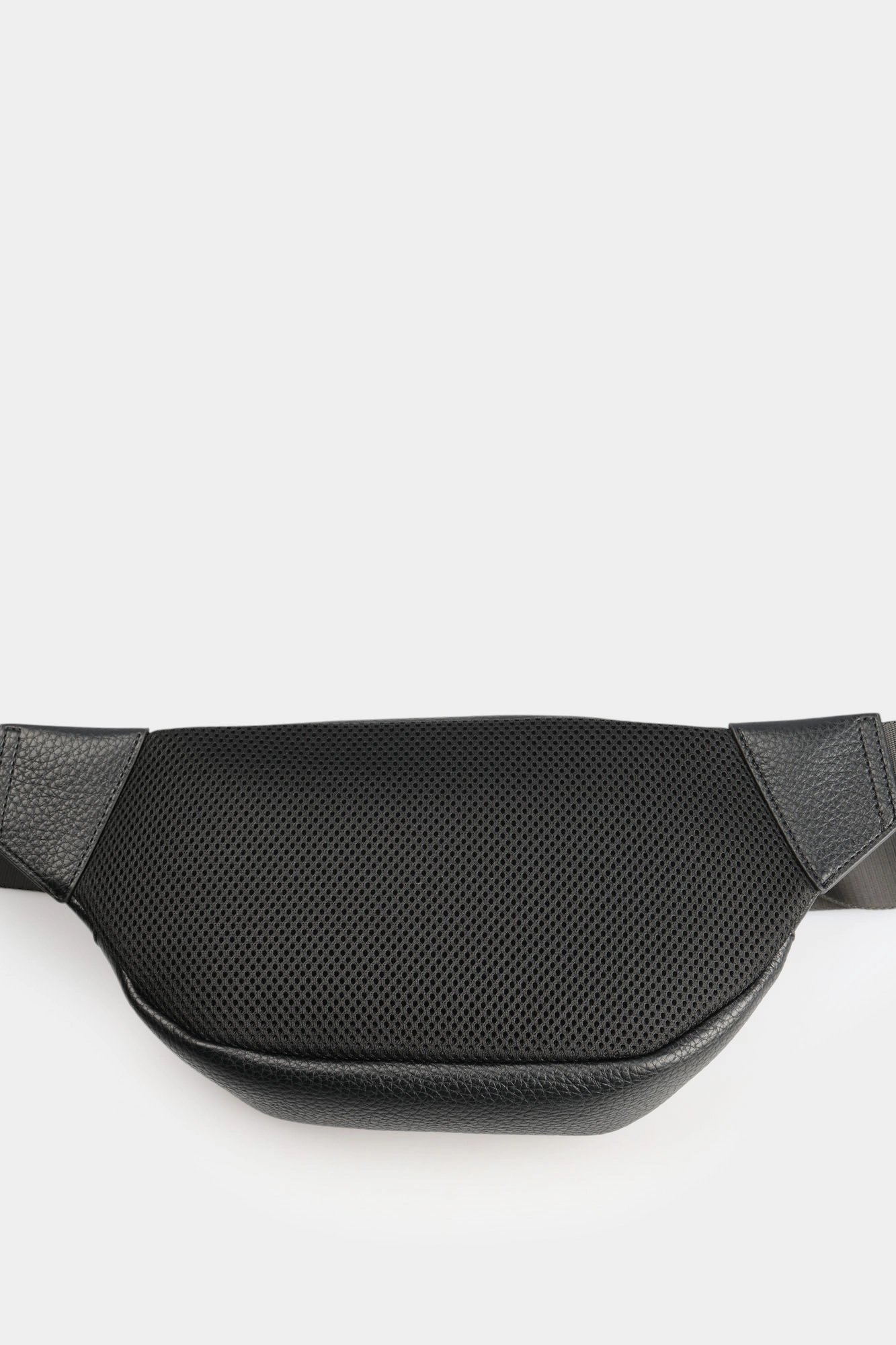 XM001621_AF17210 Сумка на пояс Armani Exchange Черный