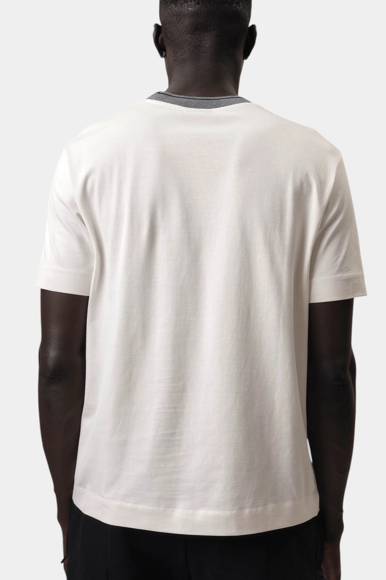 EM000853_AF12926 Футболка Emporio Armani Белый