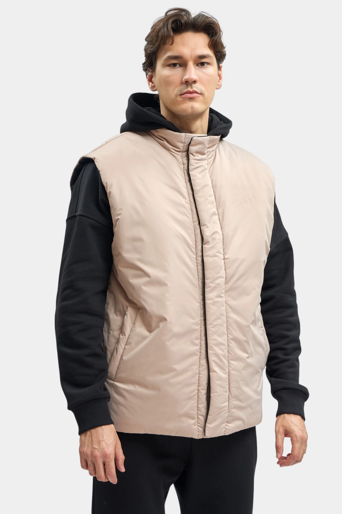 M-252-P-20-0501 Жилет The Hills Черный