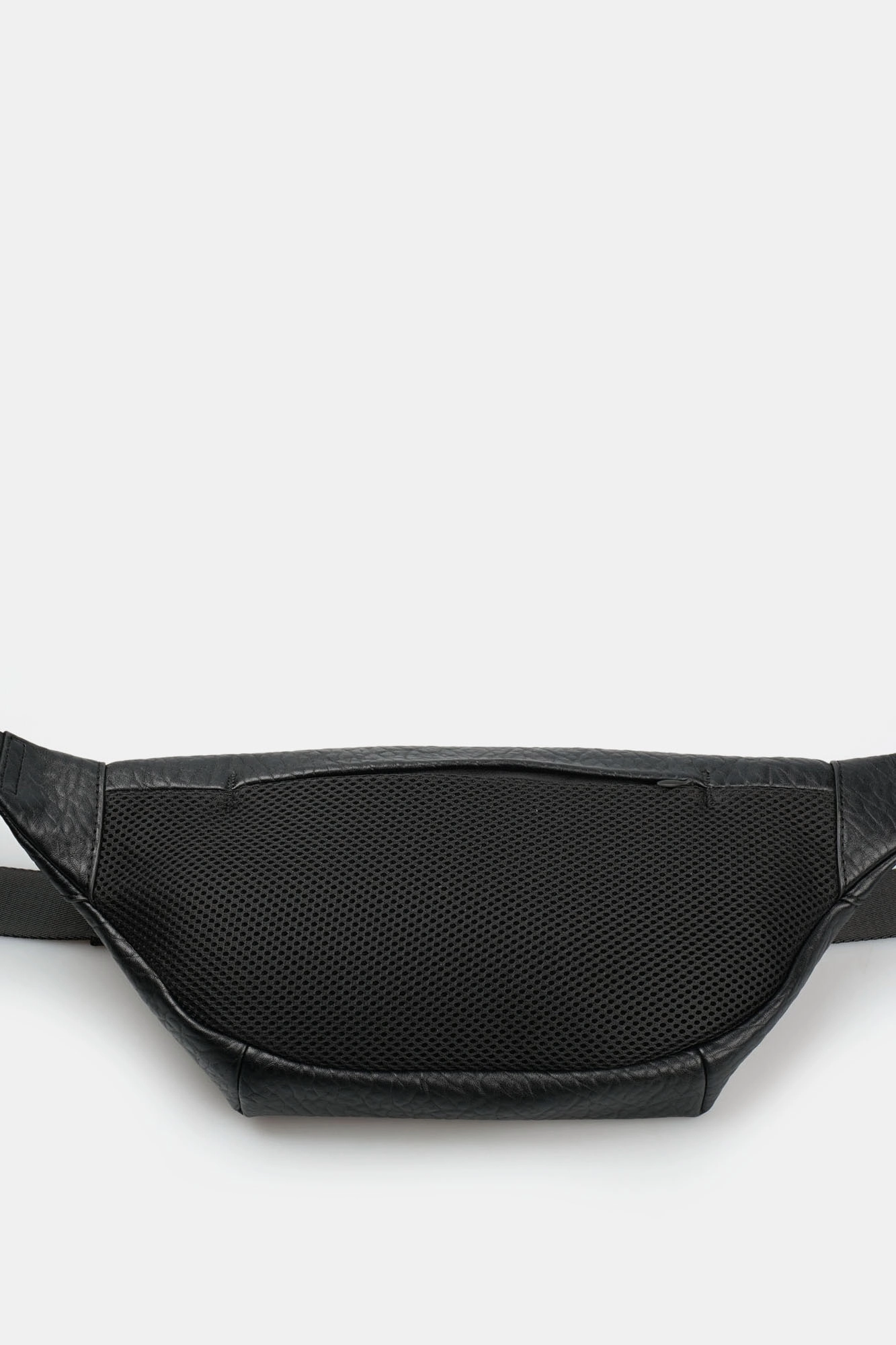 XM000853_AF12967 Сумка на пояс Armani Exchange Черный