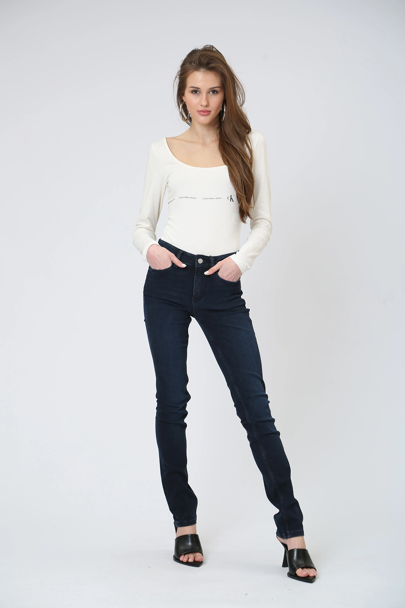 Calvin Klein Jeans J20J219504 1BJ Med Online.ru