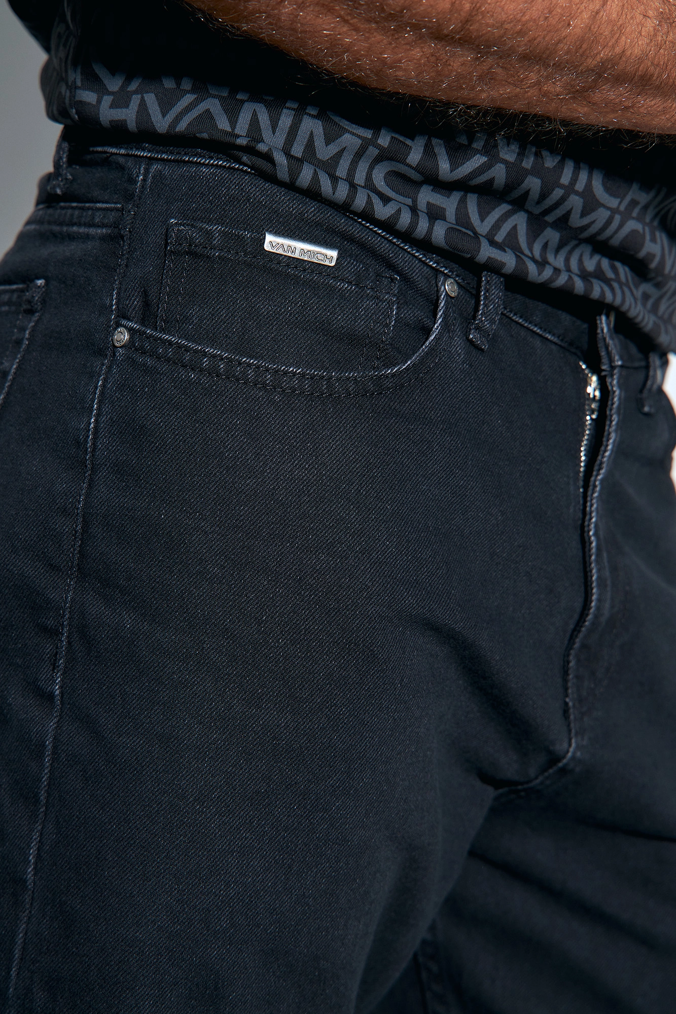 VM-232-33-014 Джинсы Regular Taper Van Mich Черный