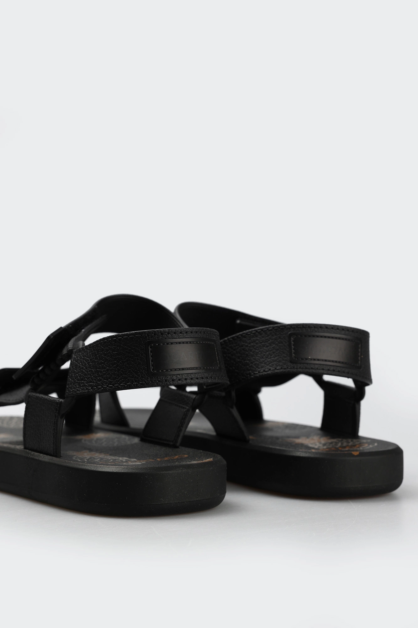 11867-AE15 Сандалии Cartago Черный