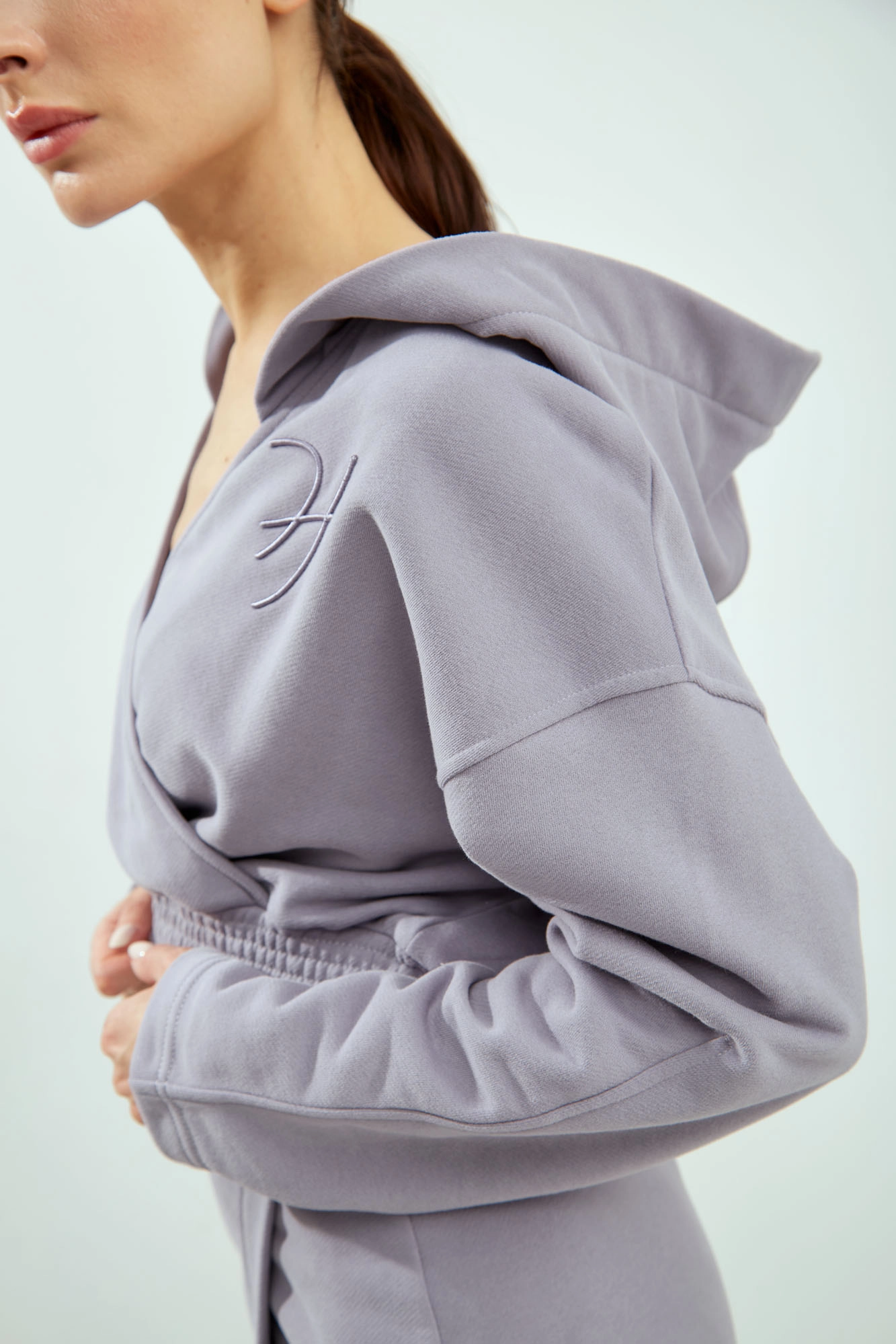 W-241-P-20-0079 худи the hills 