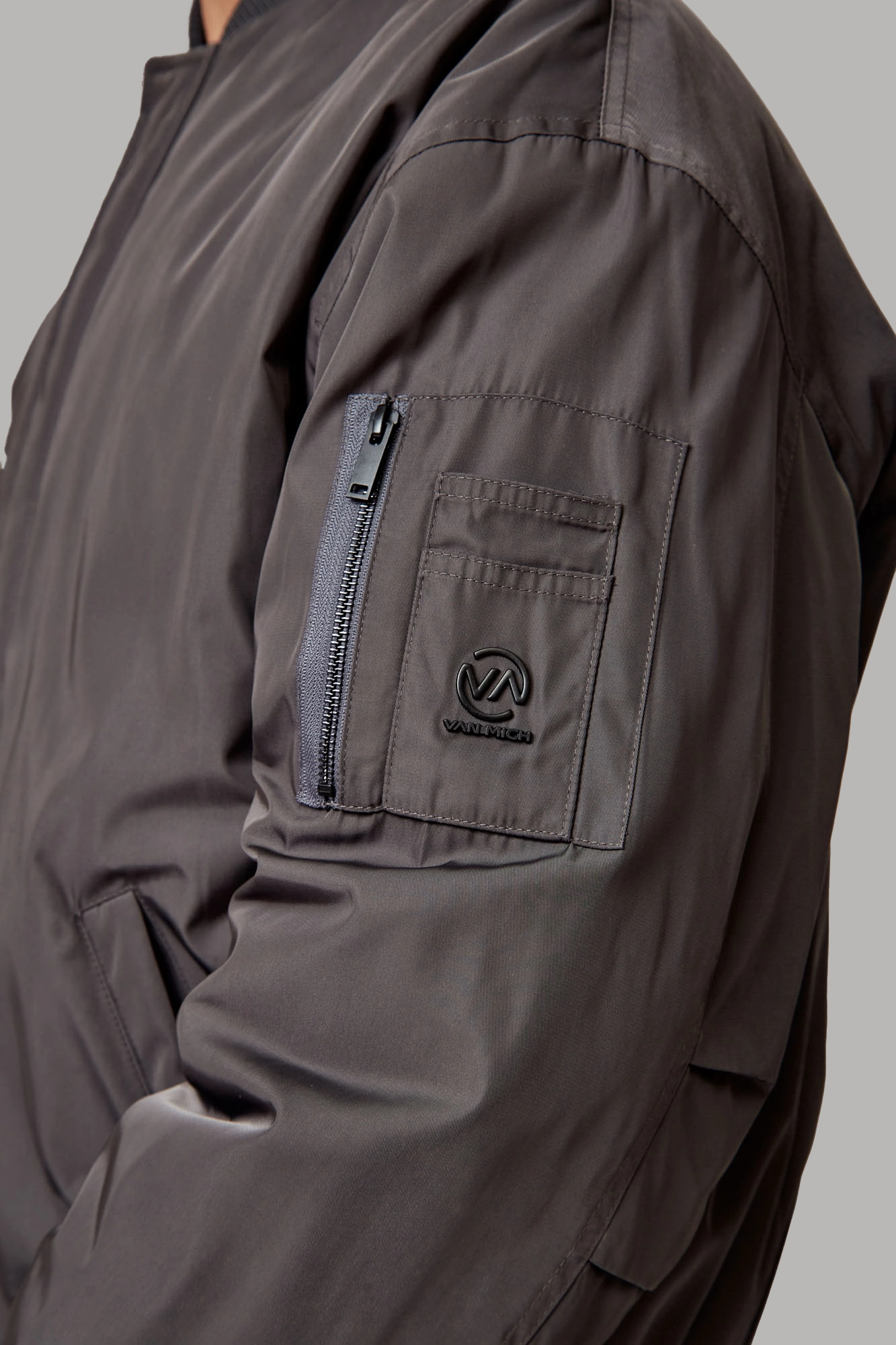 VM-CRI-52-328 Бомбер Van Mich Серый