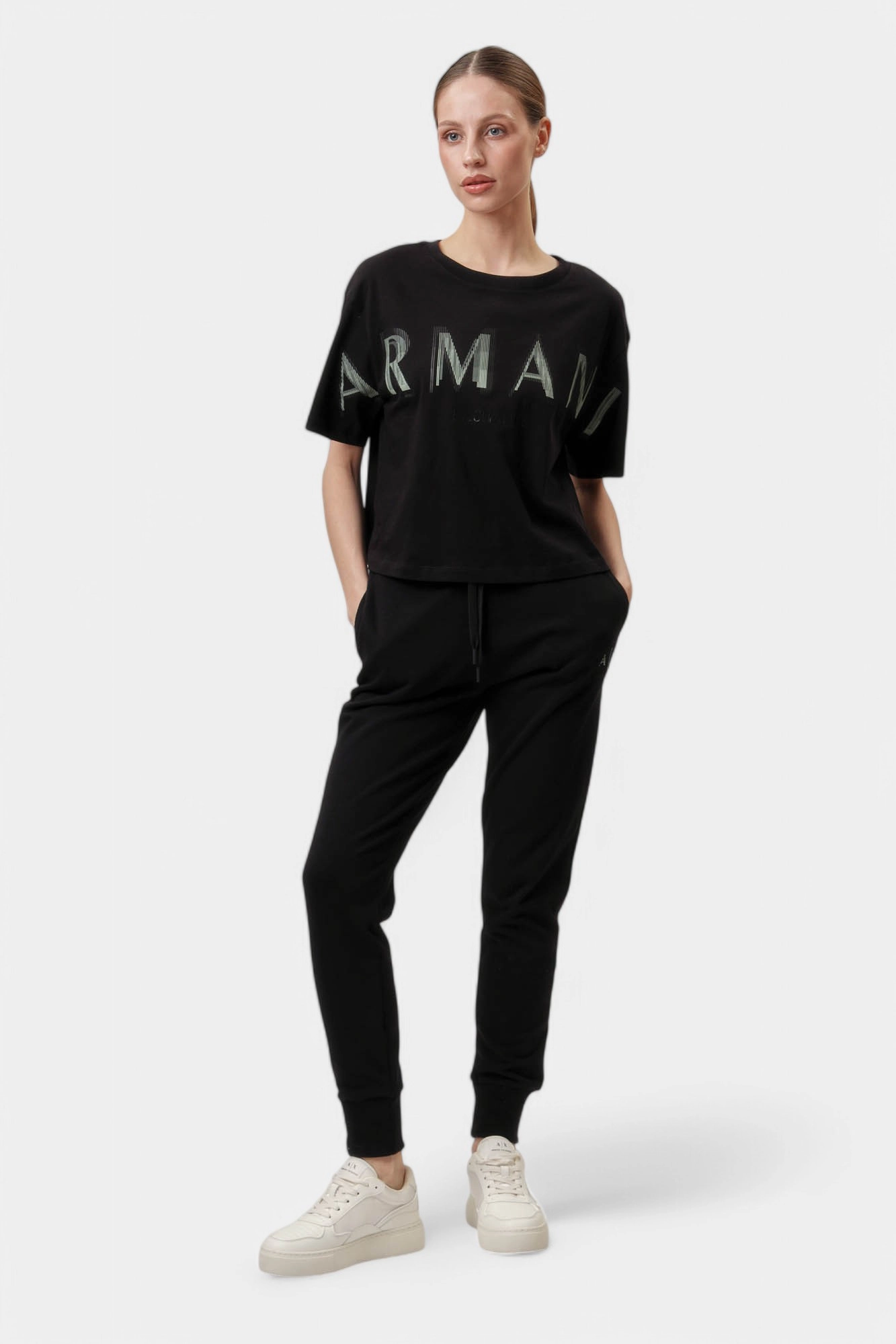 XW000520_AF10359 кроп-топ armani exchange 