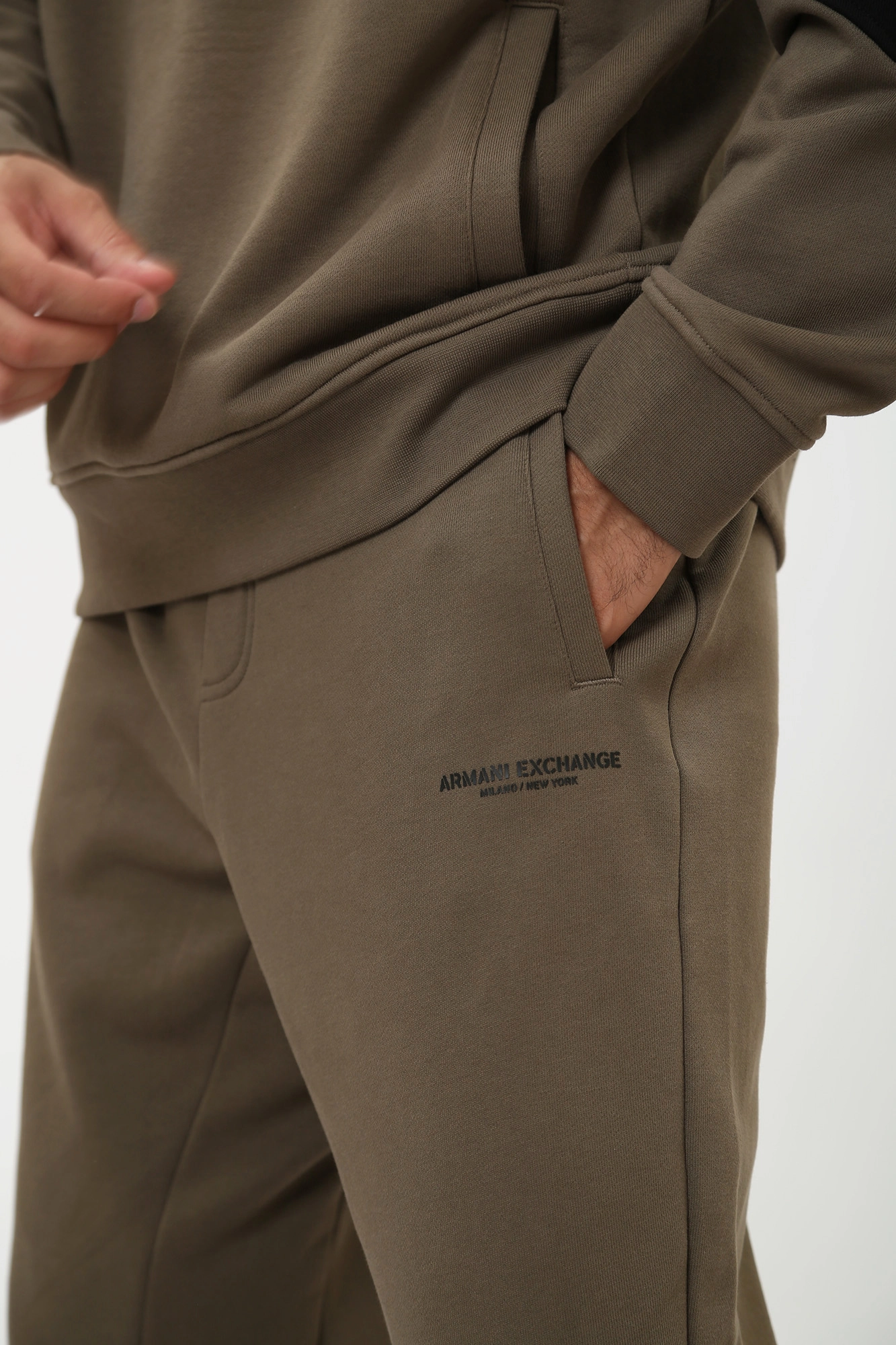 6RZPLA_ZJ4XZ Брюки спортивные Armani Exchange Зеленый