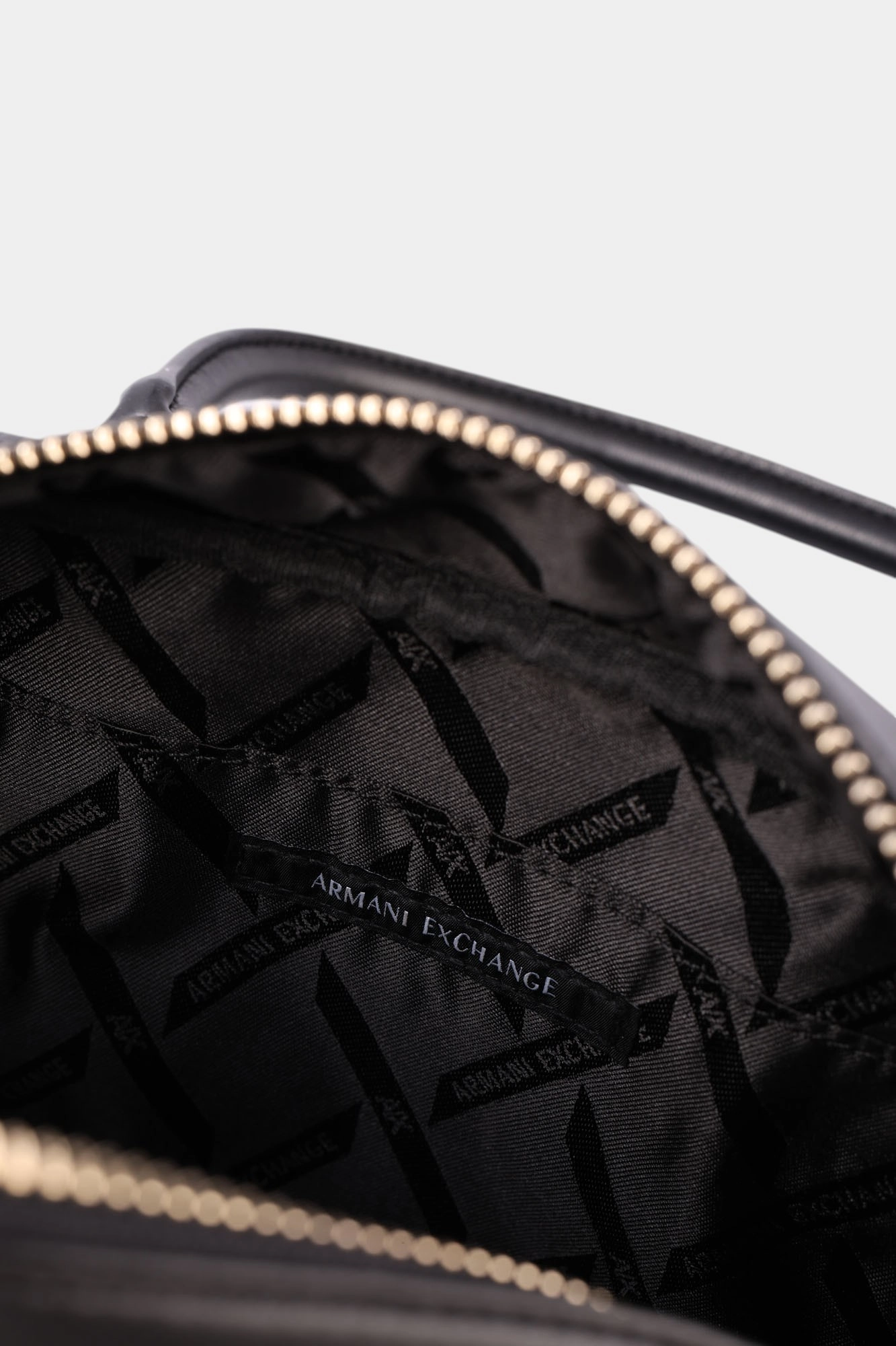 XW001567_AF15634 Сумка Armani Exchange Черный