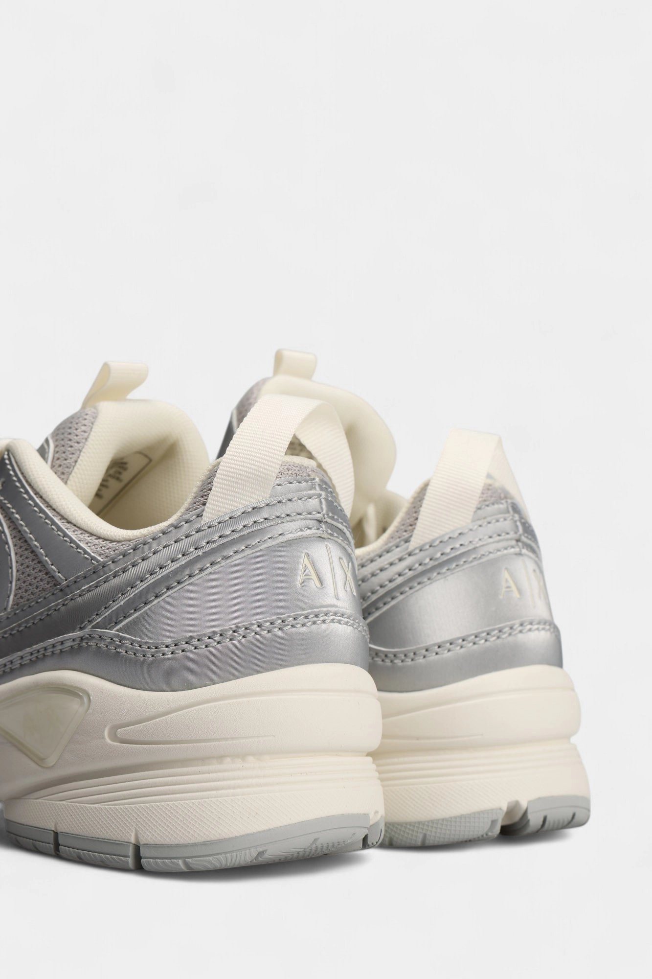 XW001628_AF17453 Кроссовки Armani Exchange Серебряный