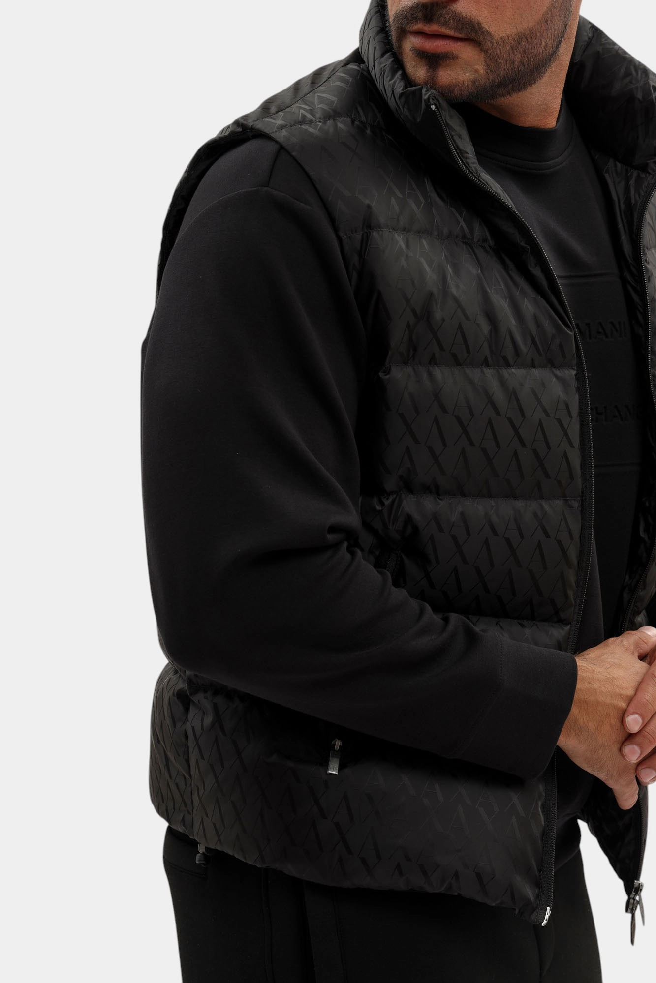 XM001581_AF16628 Жилет пуховый Armani Exchange Черный